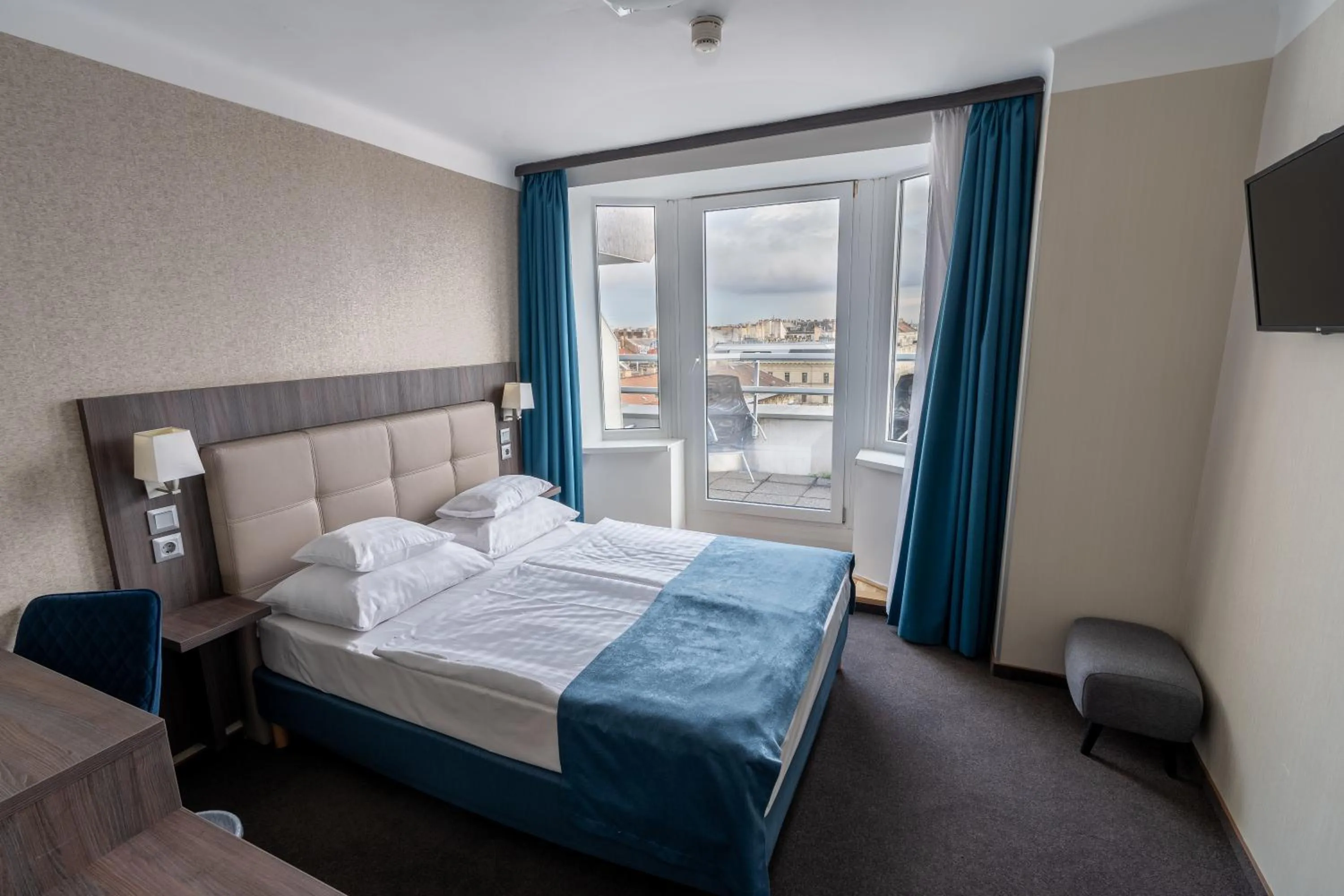 Bedroom, Bed in Medos Hotel