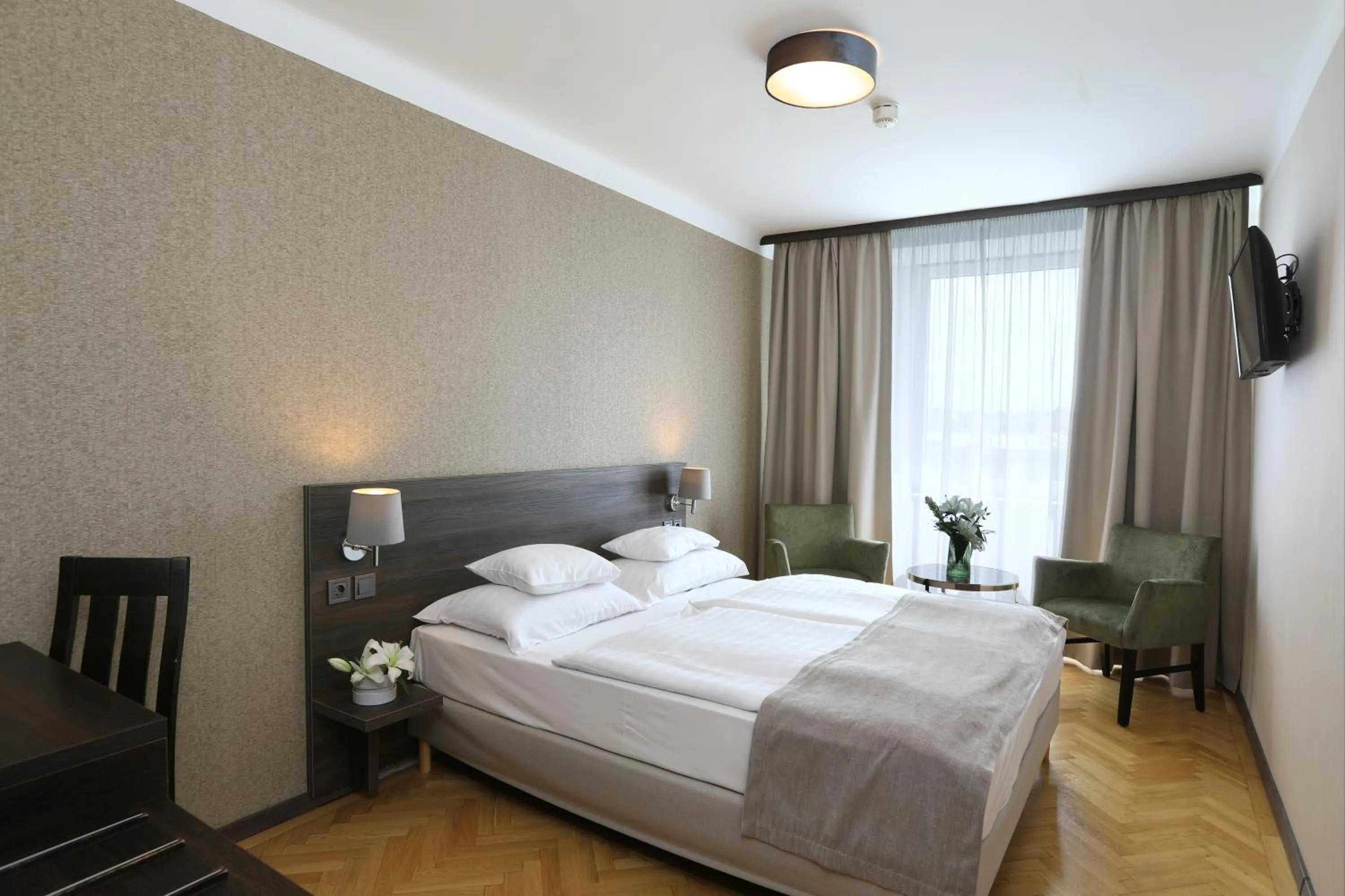 Bedroom, Bed in Medos Hotel