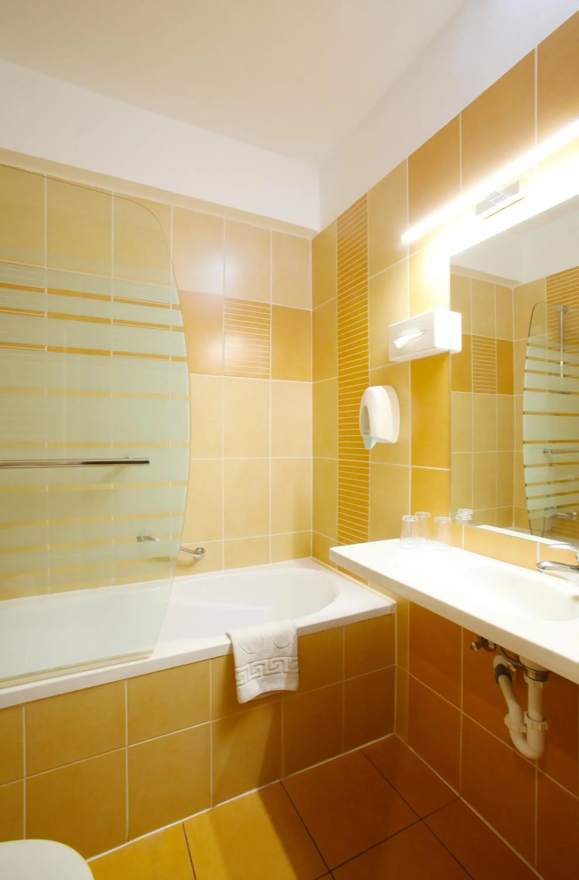 Comfort Triple Room in Medos Hotel Comfort Triple Room in Medos Hotel