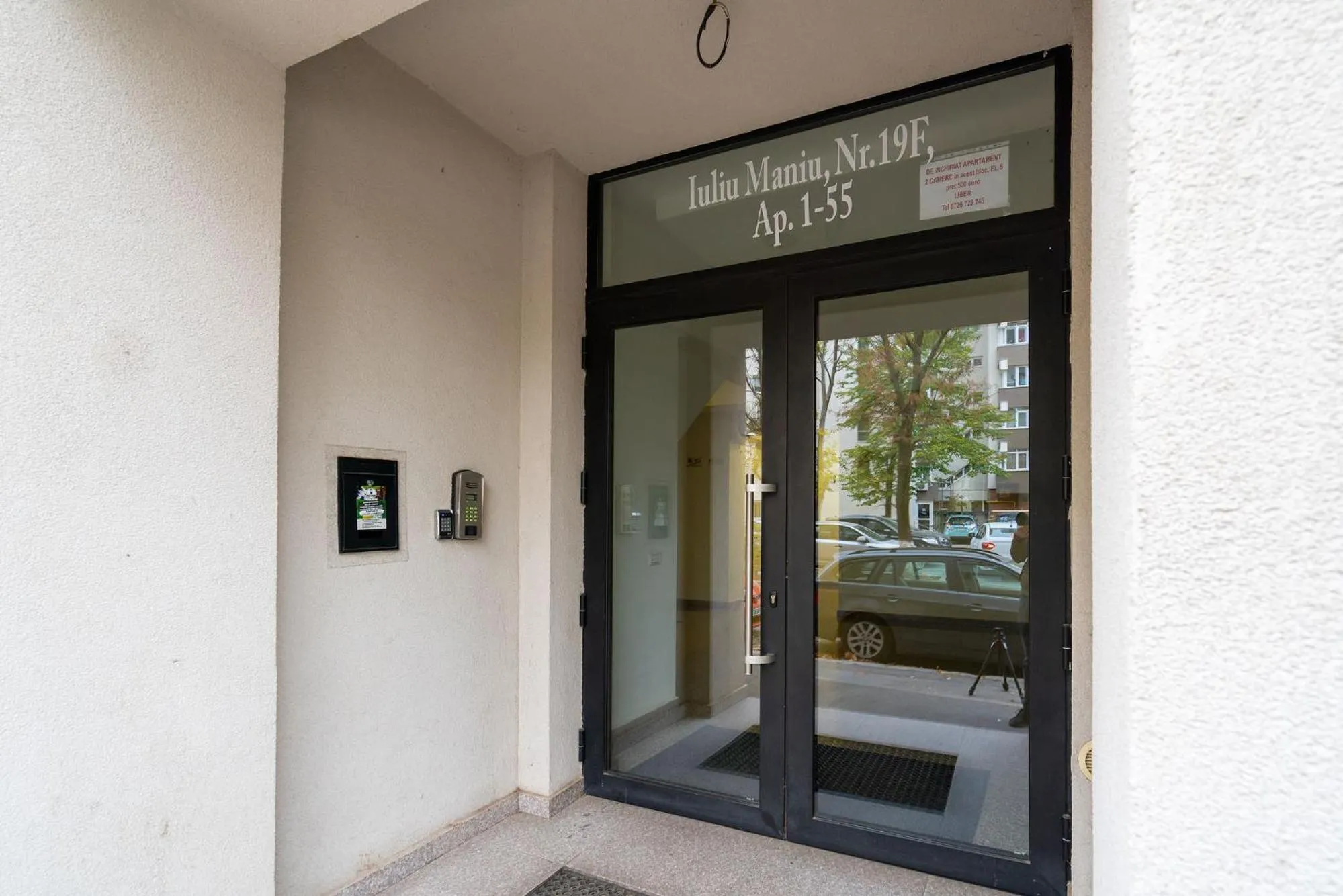 Facade/entrance in Lujerului Studio