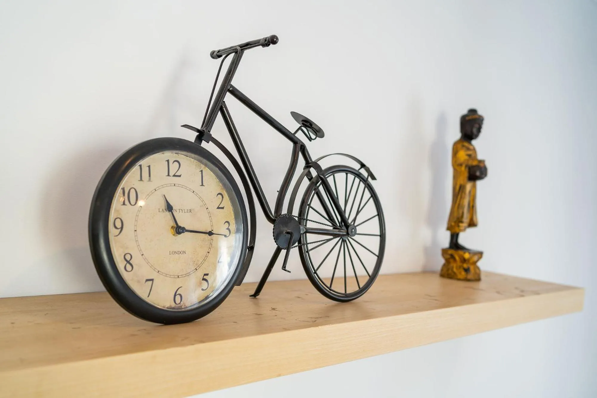 Decorative detail in Lujerului Studio