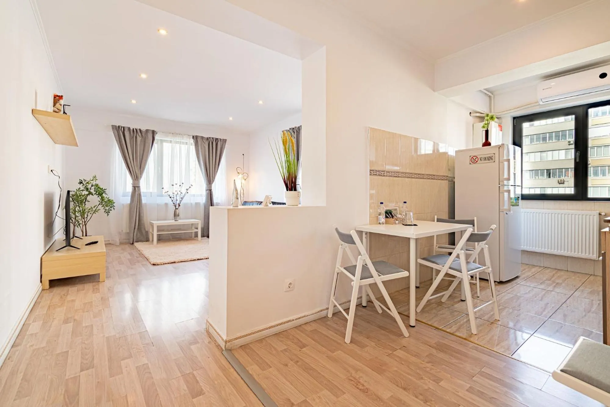 Dining area in Lujerului Studio