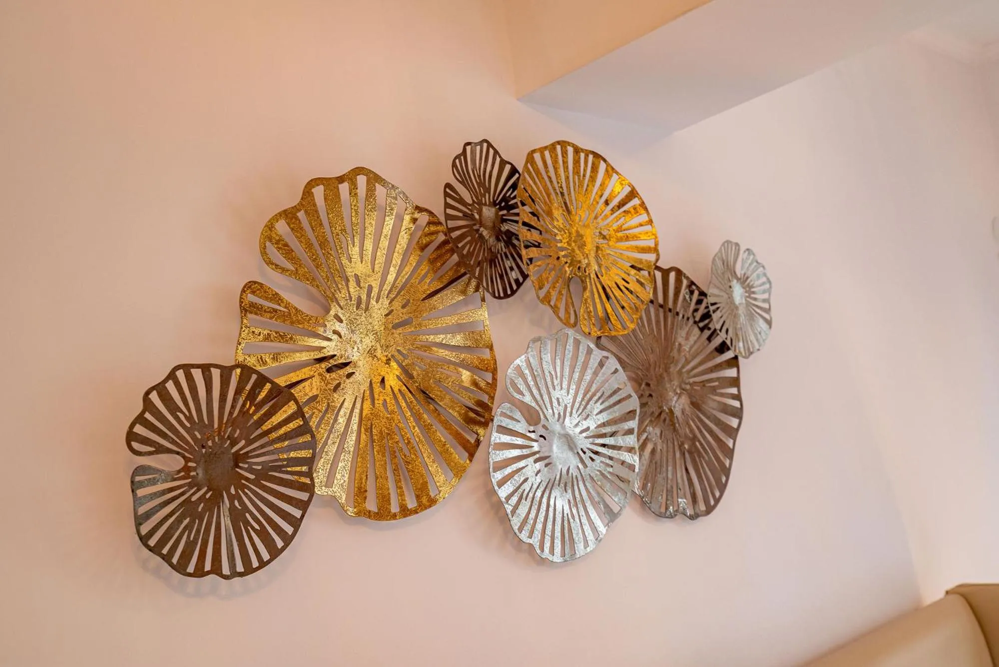 Decorative detail in Lujerului Studio