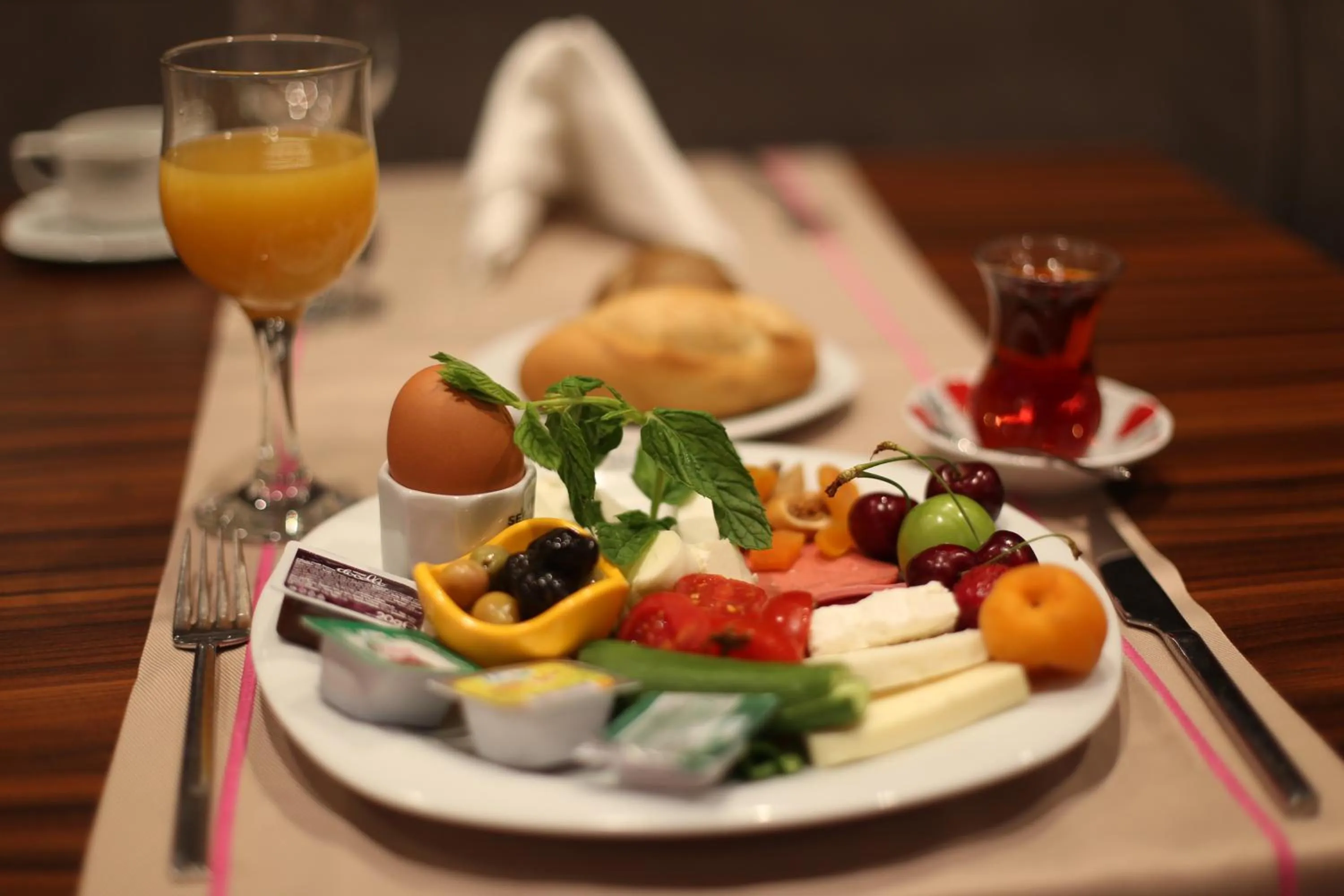 Restaurant/places to eat in Seven Deep Hotel