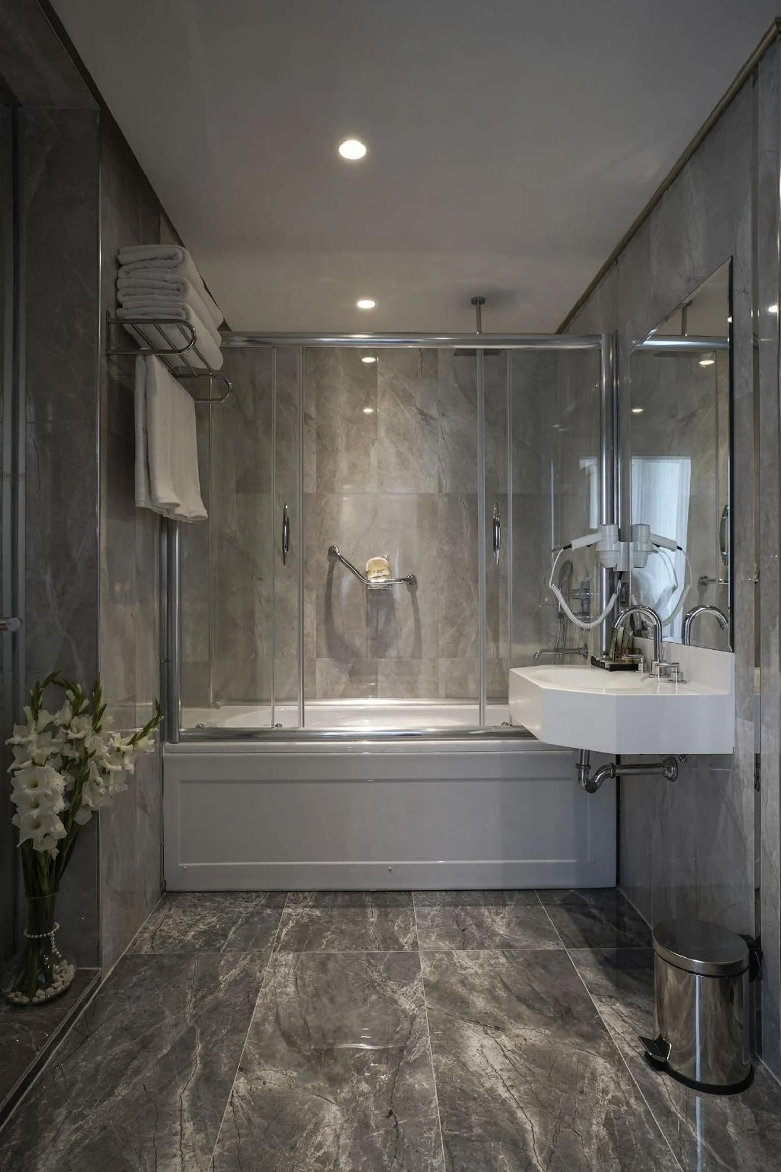 Hot Tub in Seven Deep Hotel