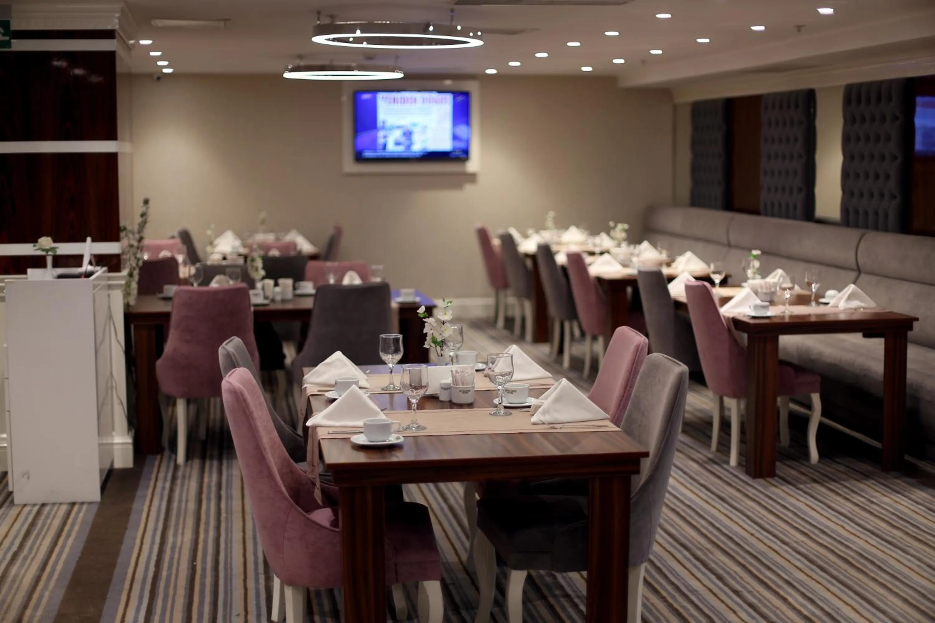 Restaurant/places to eat in Seven Deep Hotel