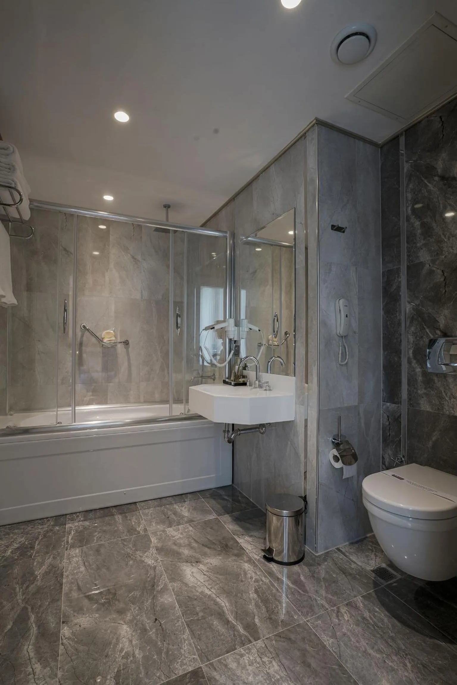 Bathroom in Seven Deep Hotel