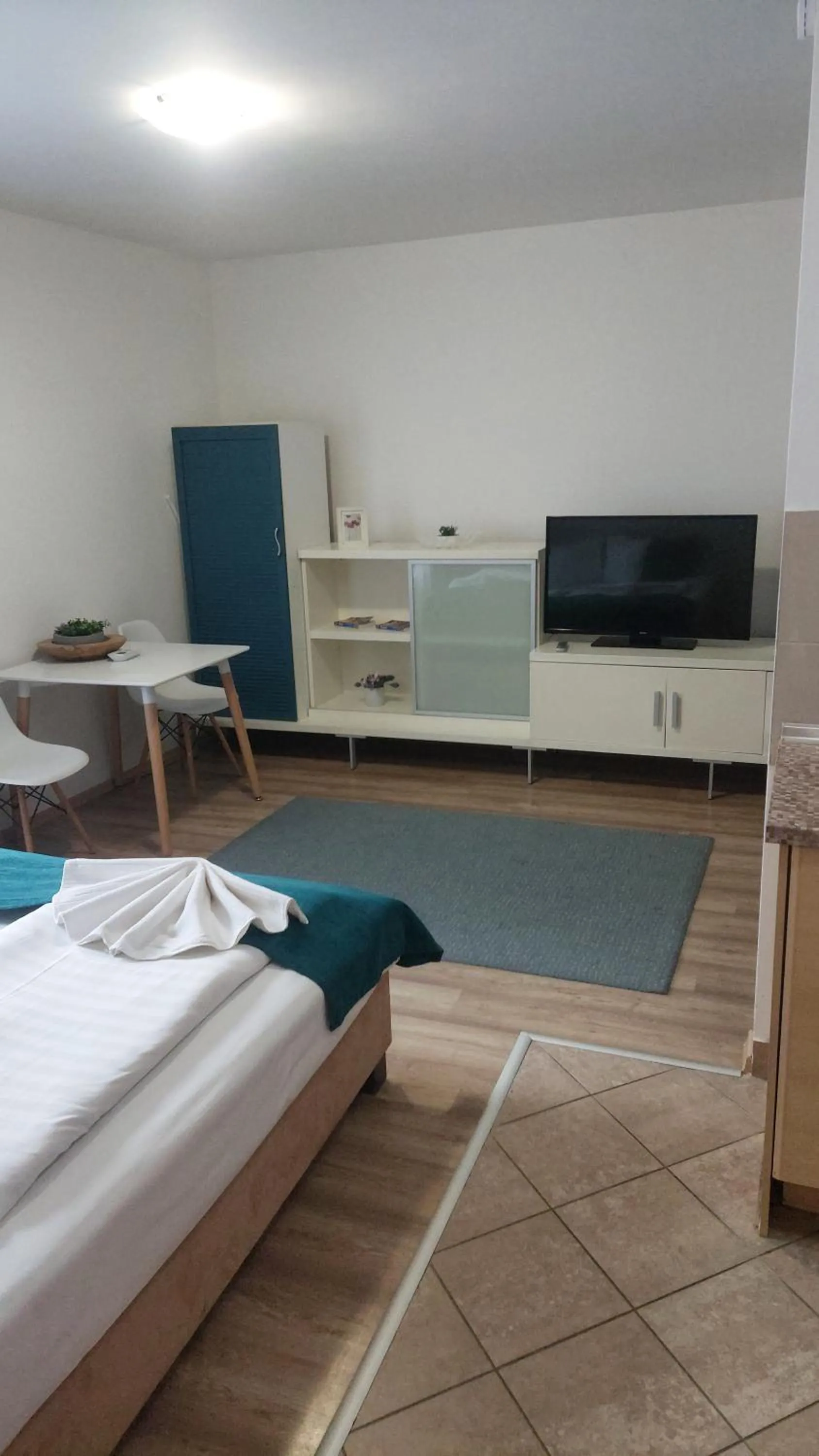 Bedroom, Bed in Mango Apartments