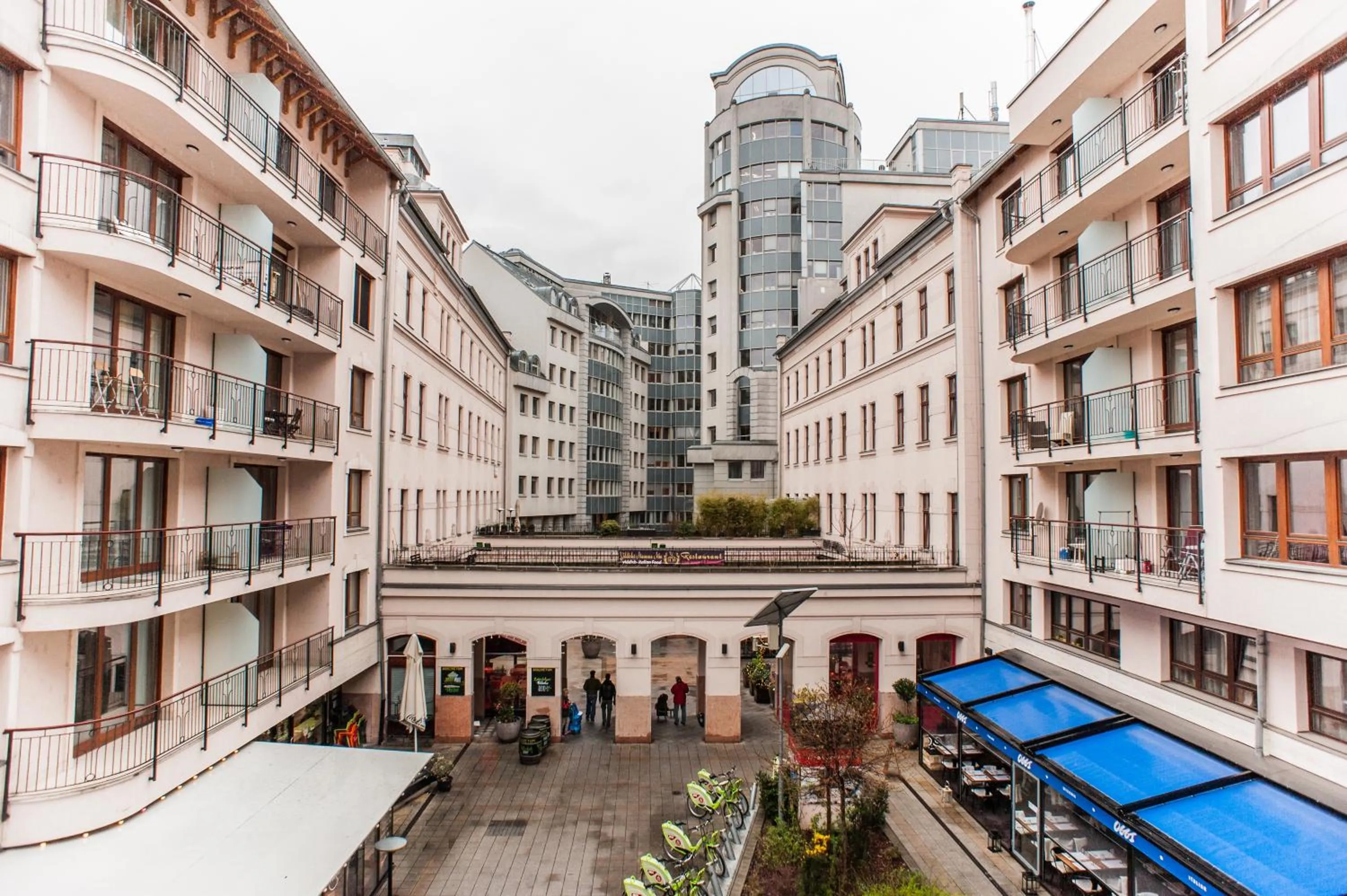 Facade/entrance in Mango Apartments