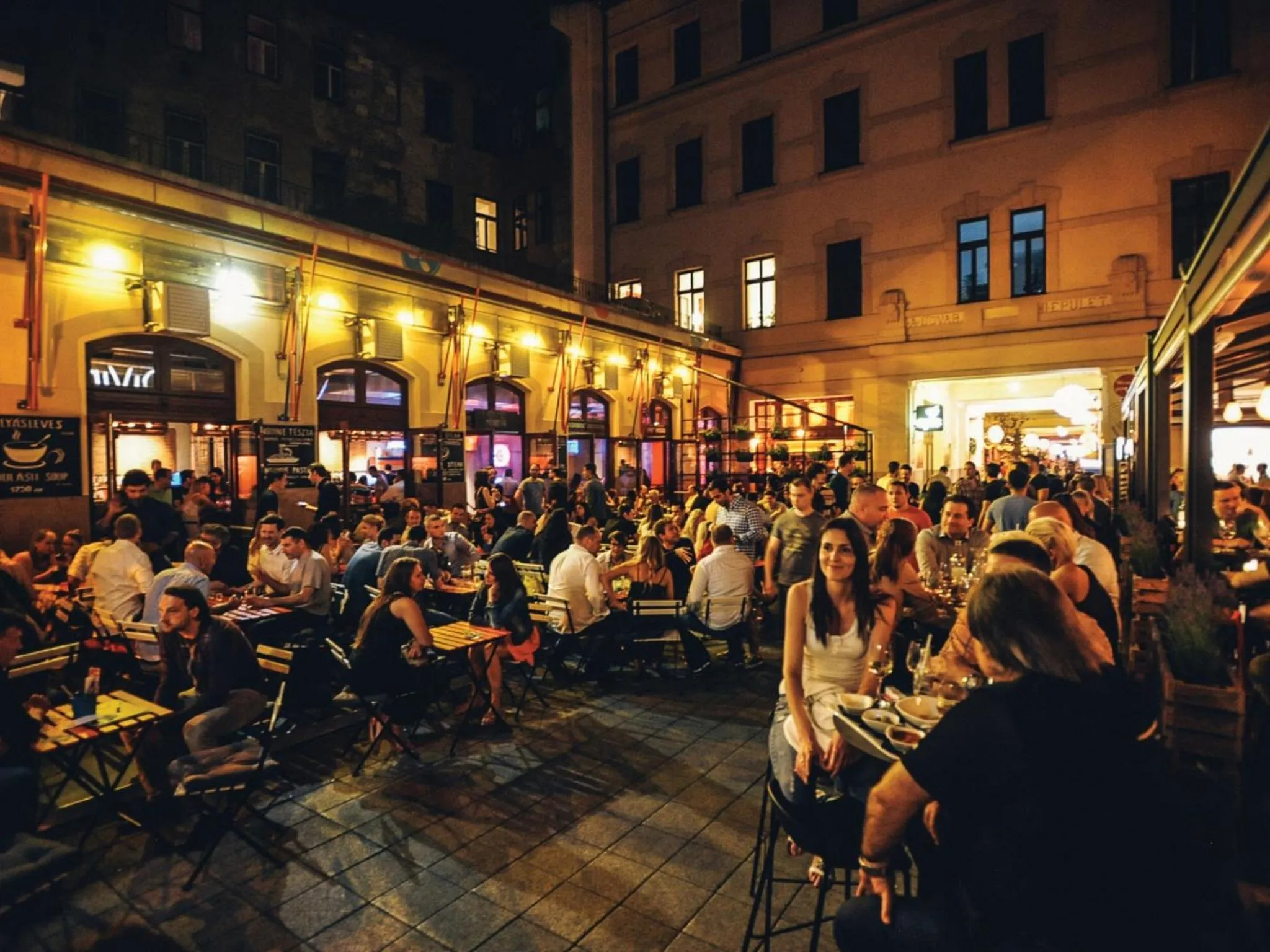 Restaurant/places to eat in Mango Apartments