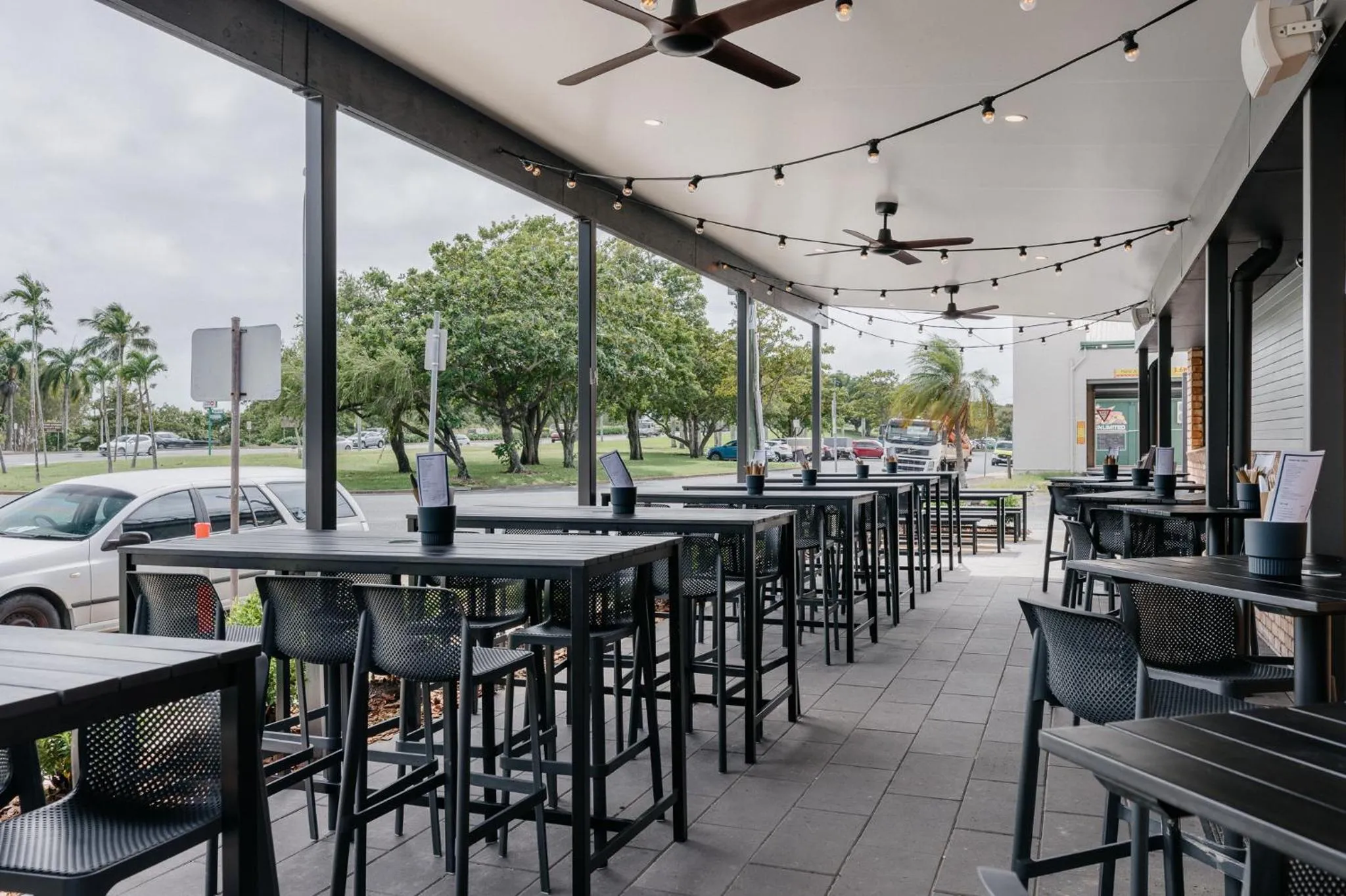 Restaurant/places to eat in Boomerang Hotel