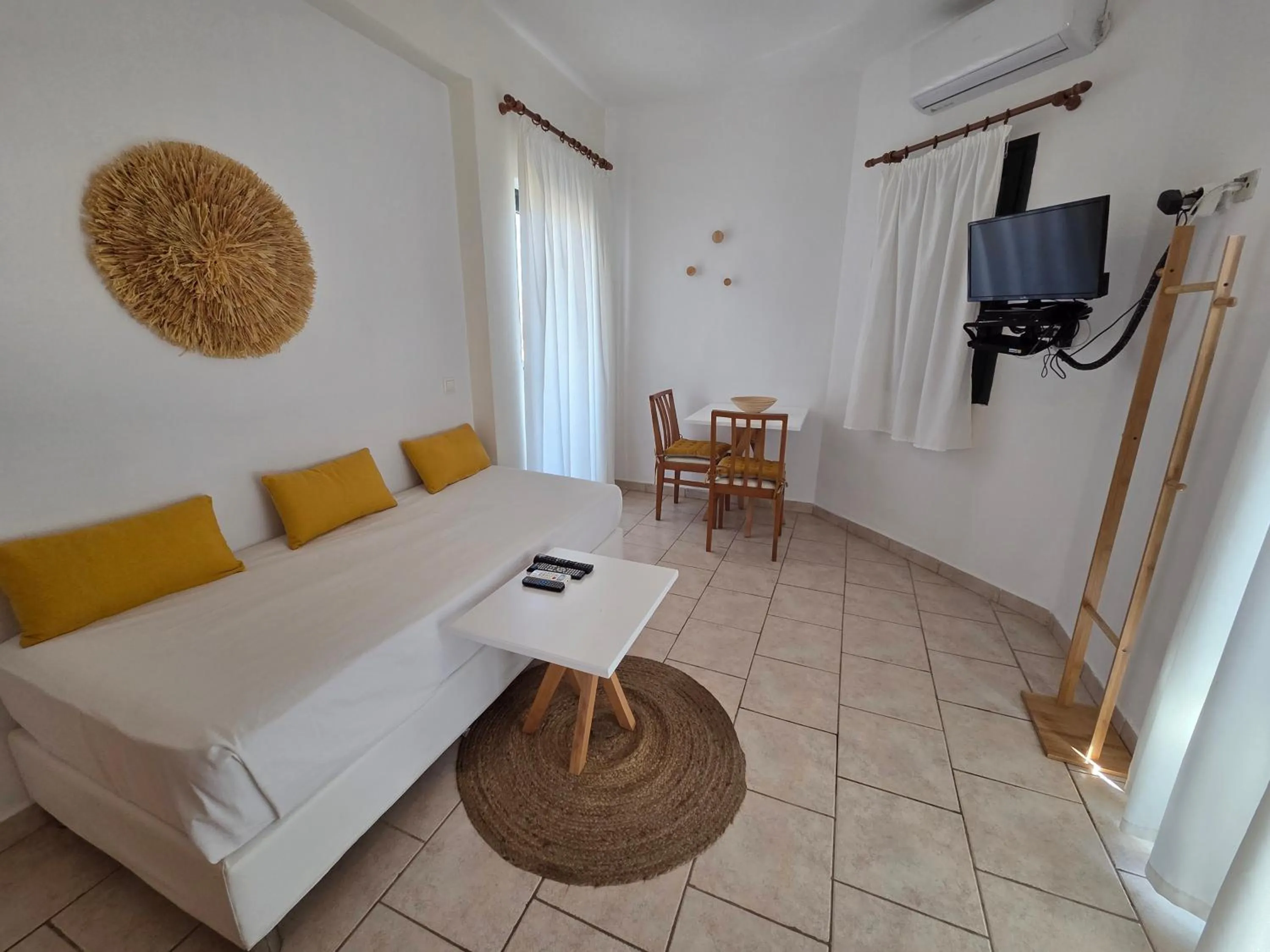 Bed in Koukounari Apartments