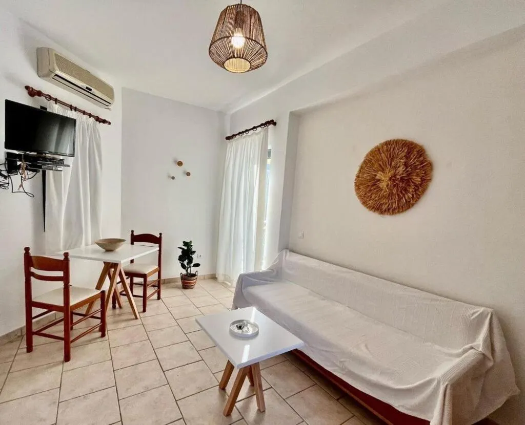 Bed in Koukounari Apartments