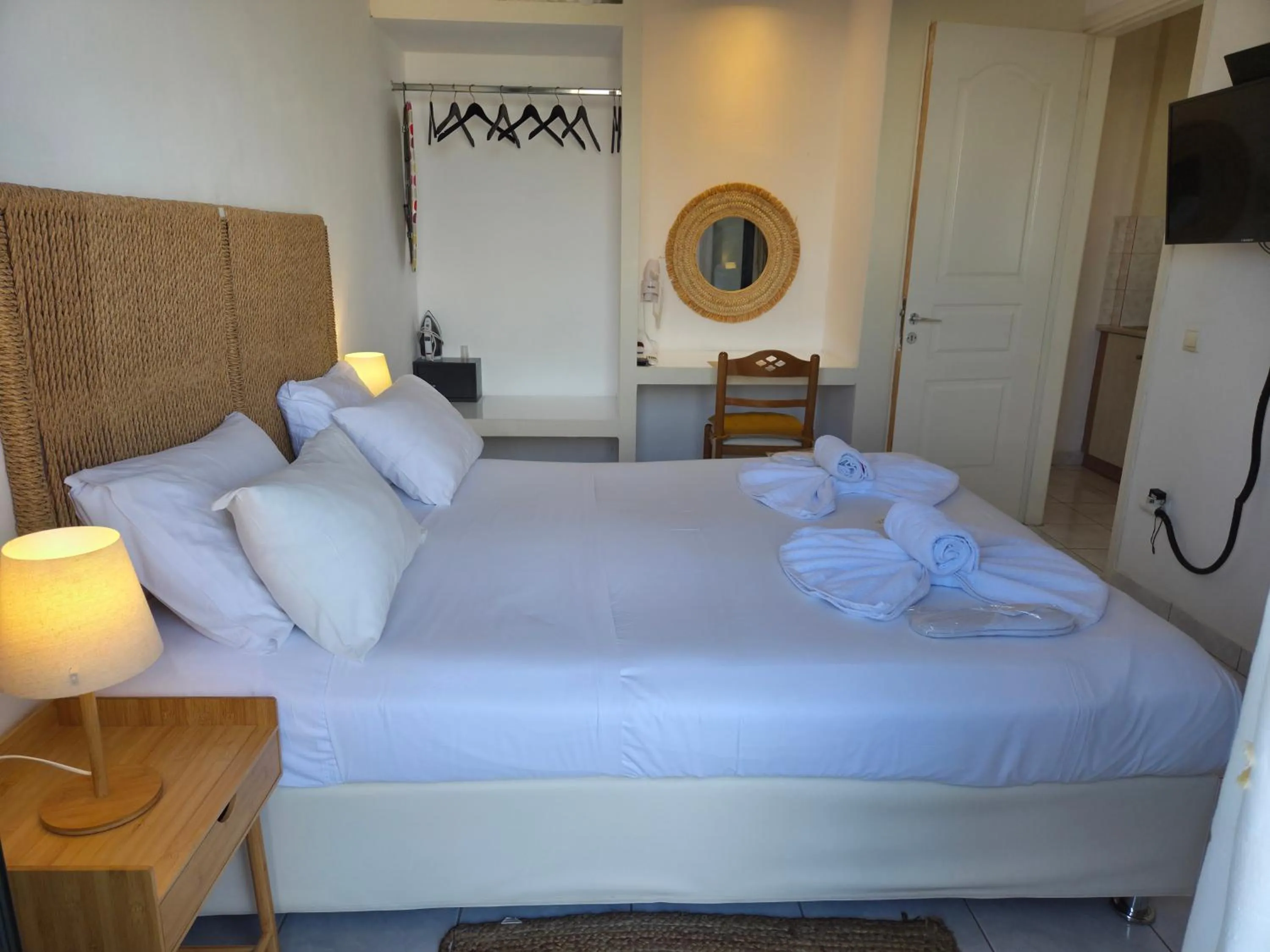 Bed in Koukounari Apartments