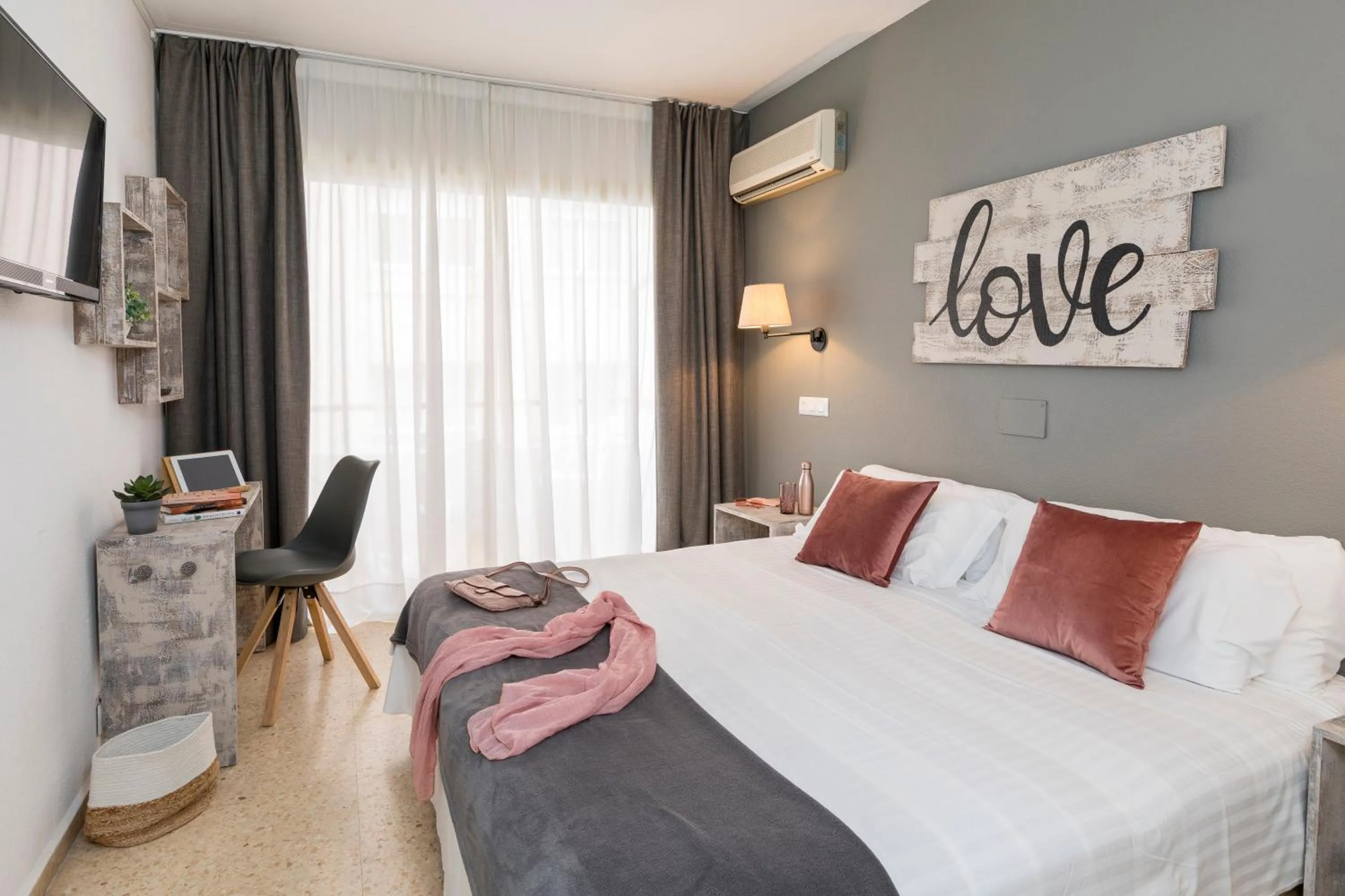 Other, Bed in Hotel Bulevard