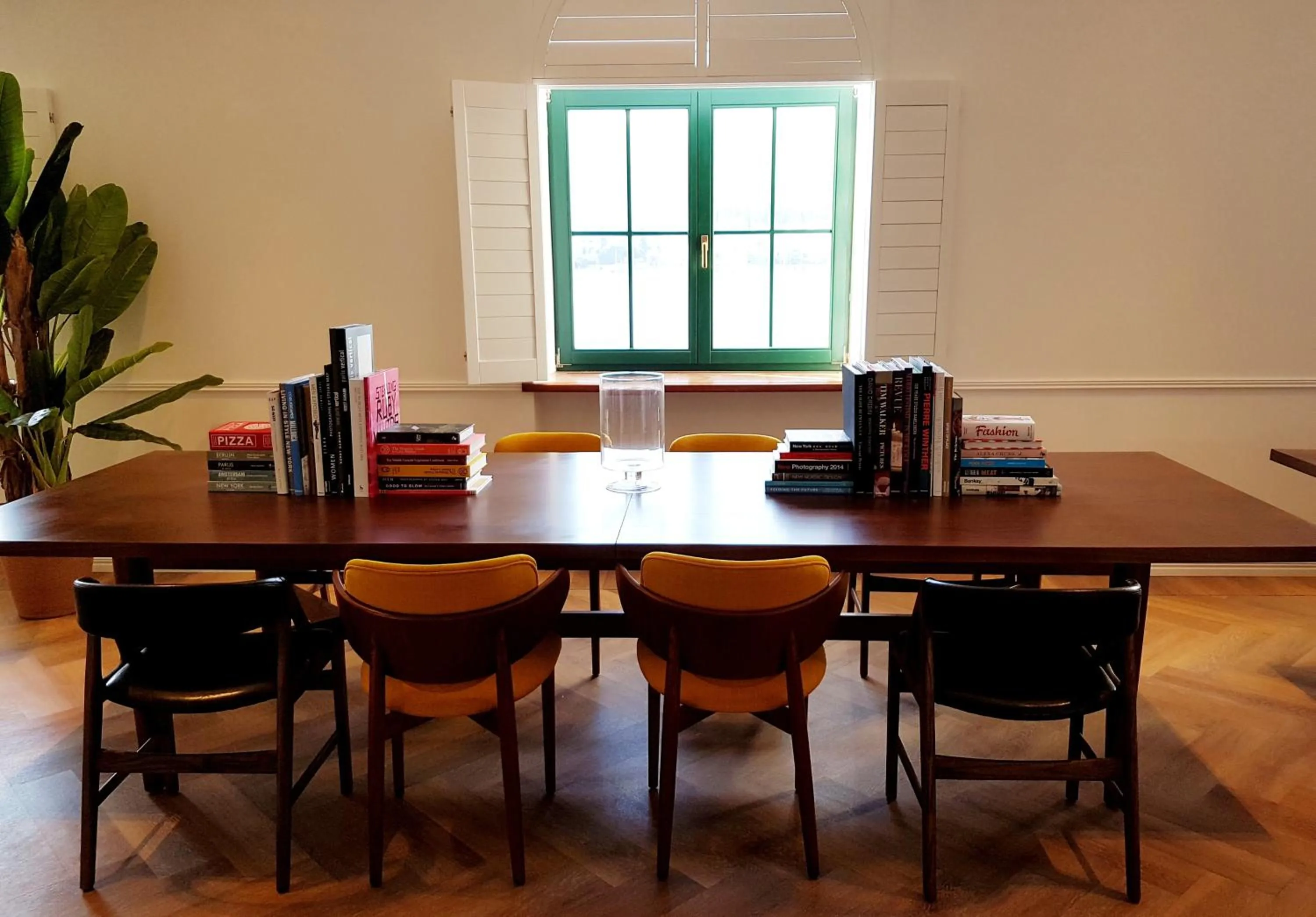 Library in Hotel Brown Beach House & Spa