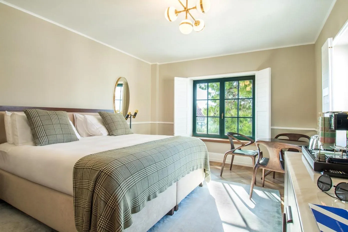 Seating area, Bed in Hotel Brown Beach House & Spa