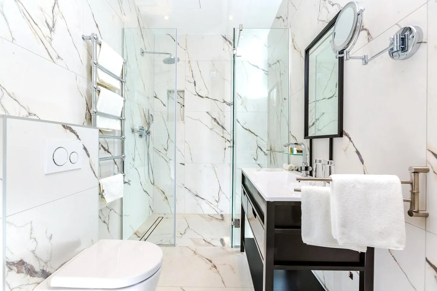 Shower in Hotel Brown Beach House & Spa