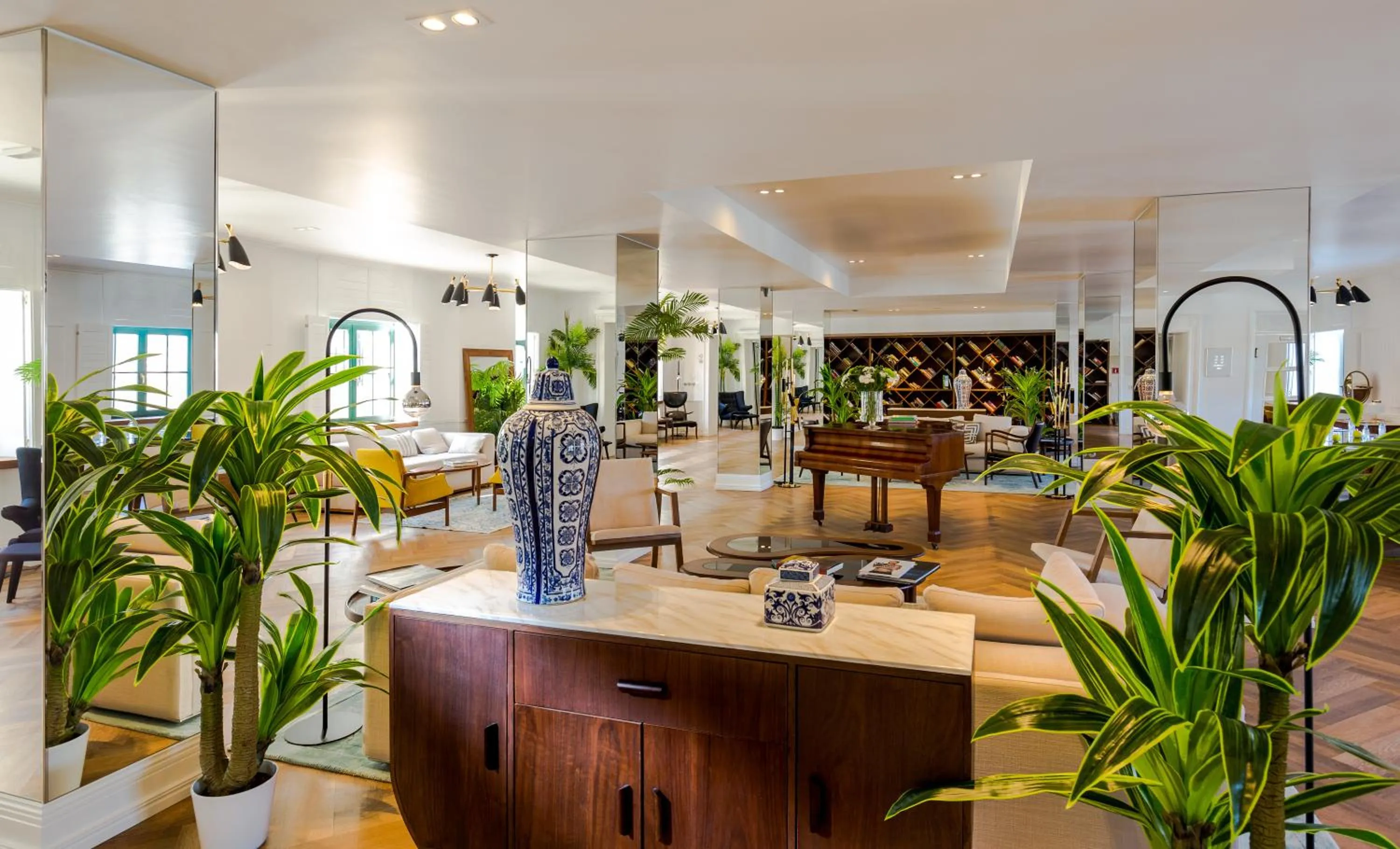 Library in Hotel Brown Beach House & Spa