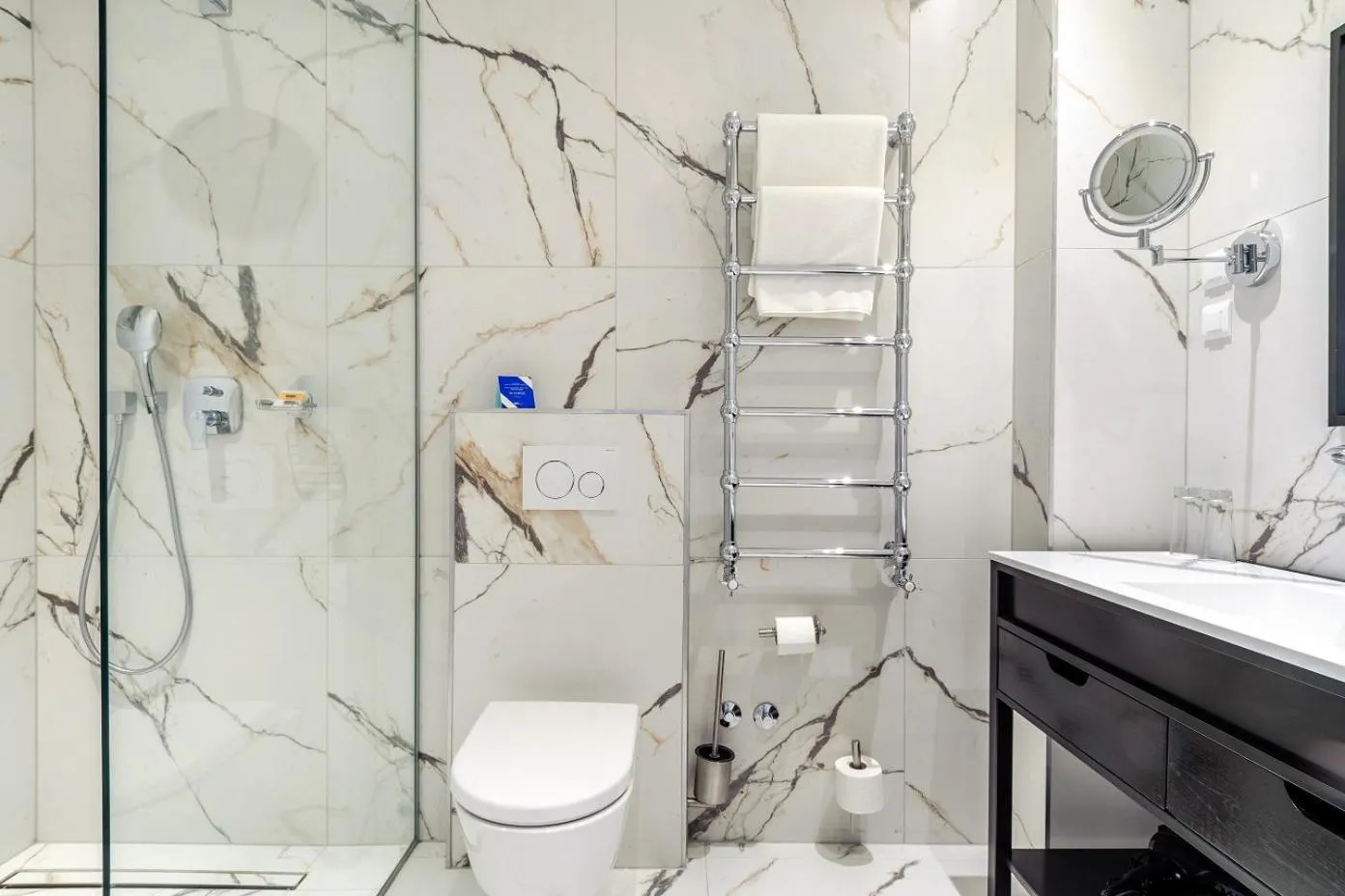 Shower in Hotel Brown Beach House & Spa