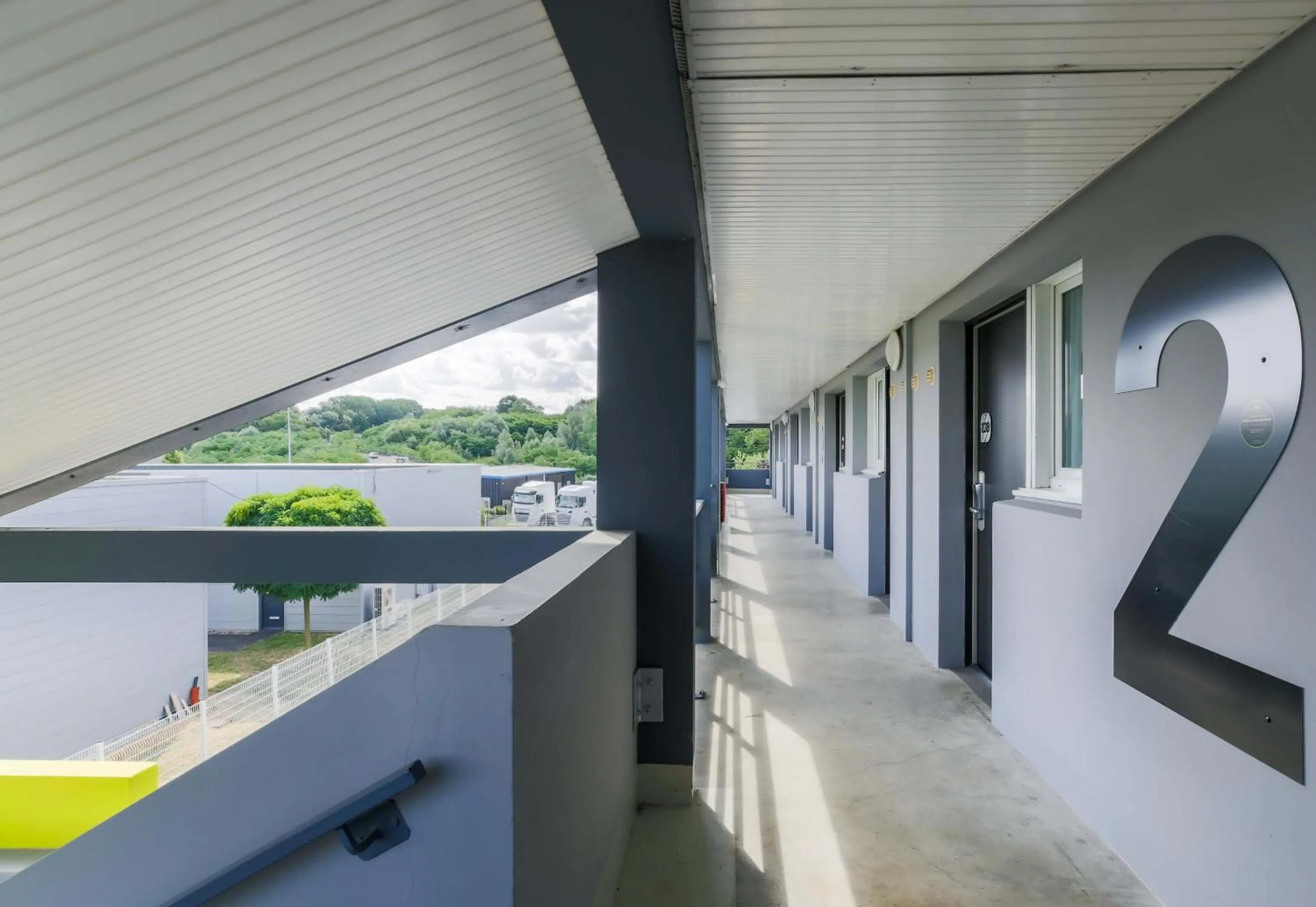 Decorative detail in B&B HOTEL Metz Augny