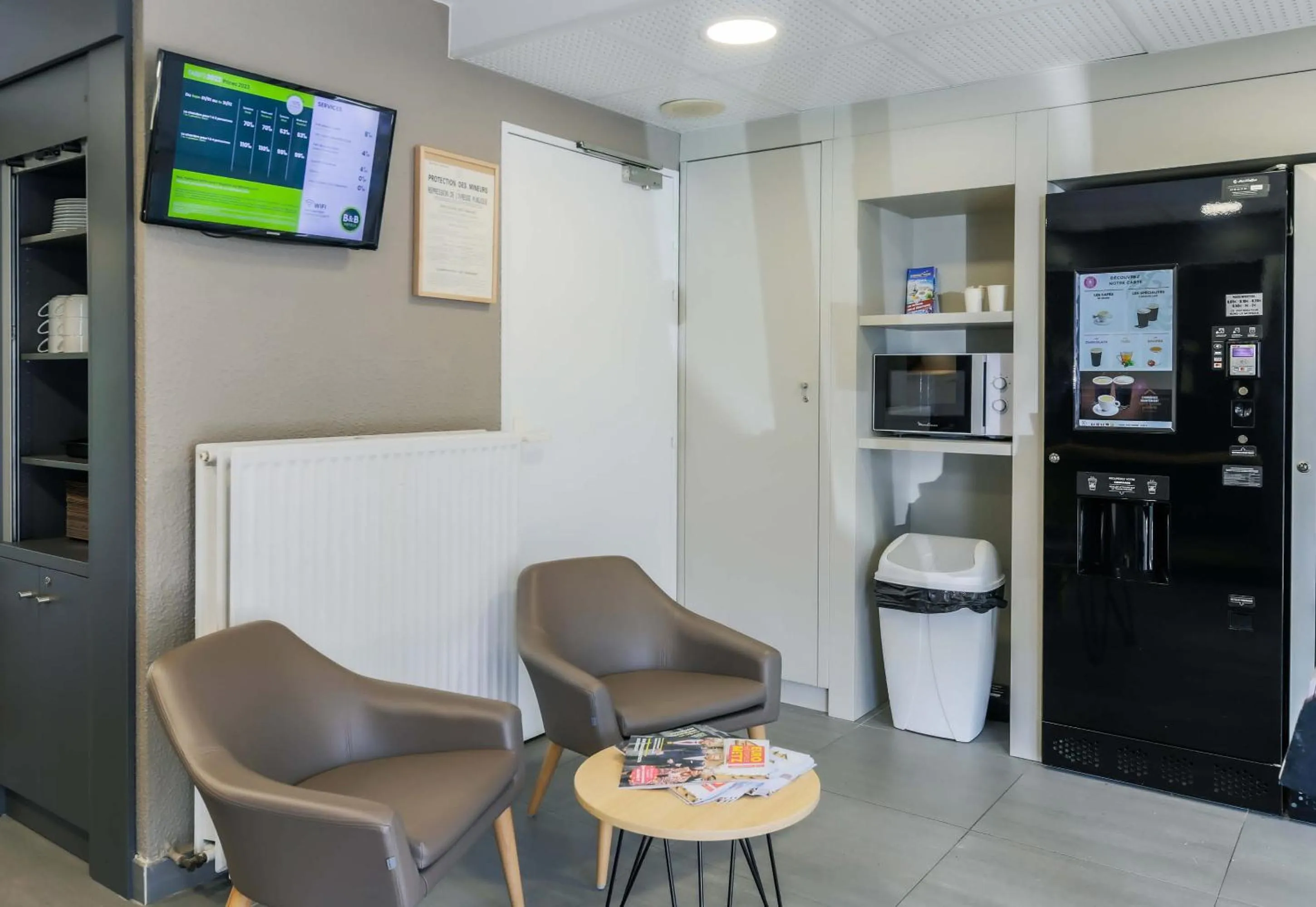 Lobby or reception in B&B HOTEL Metz Augny