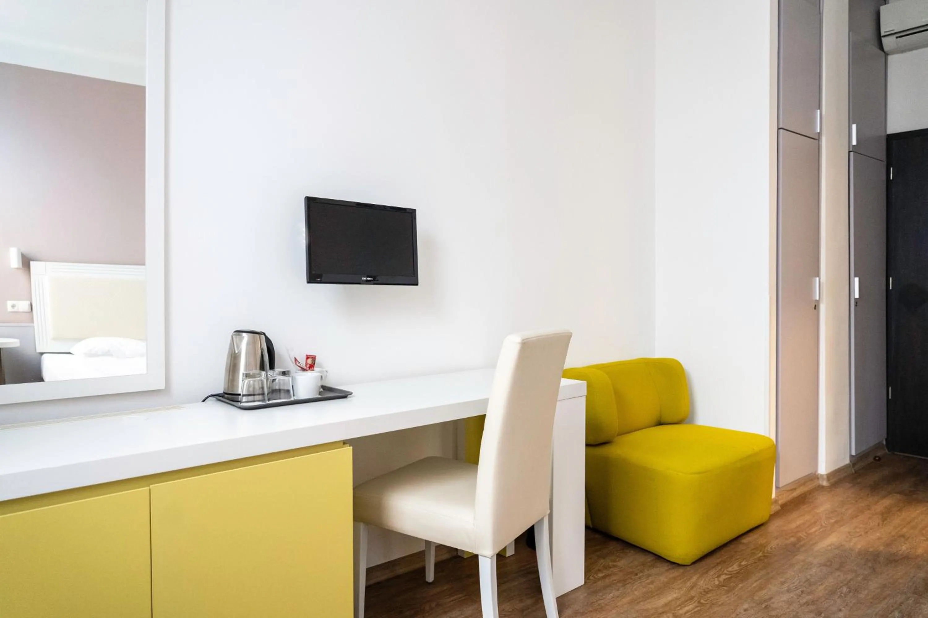 TV and multimedia in Hotel Metro