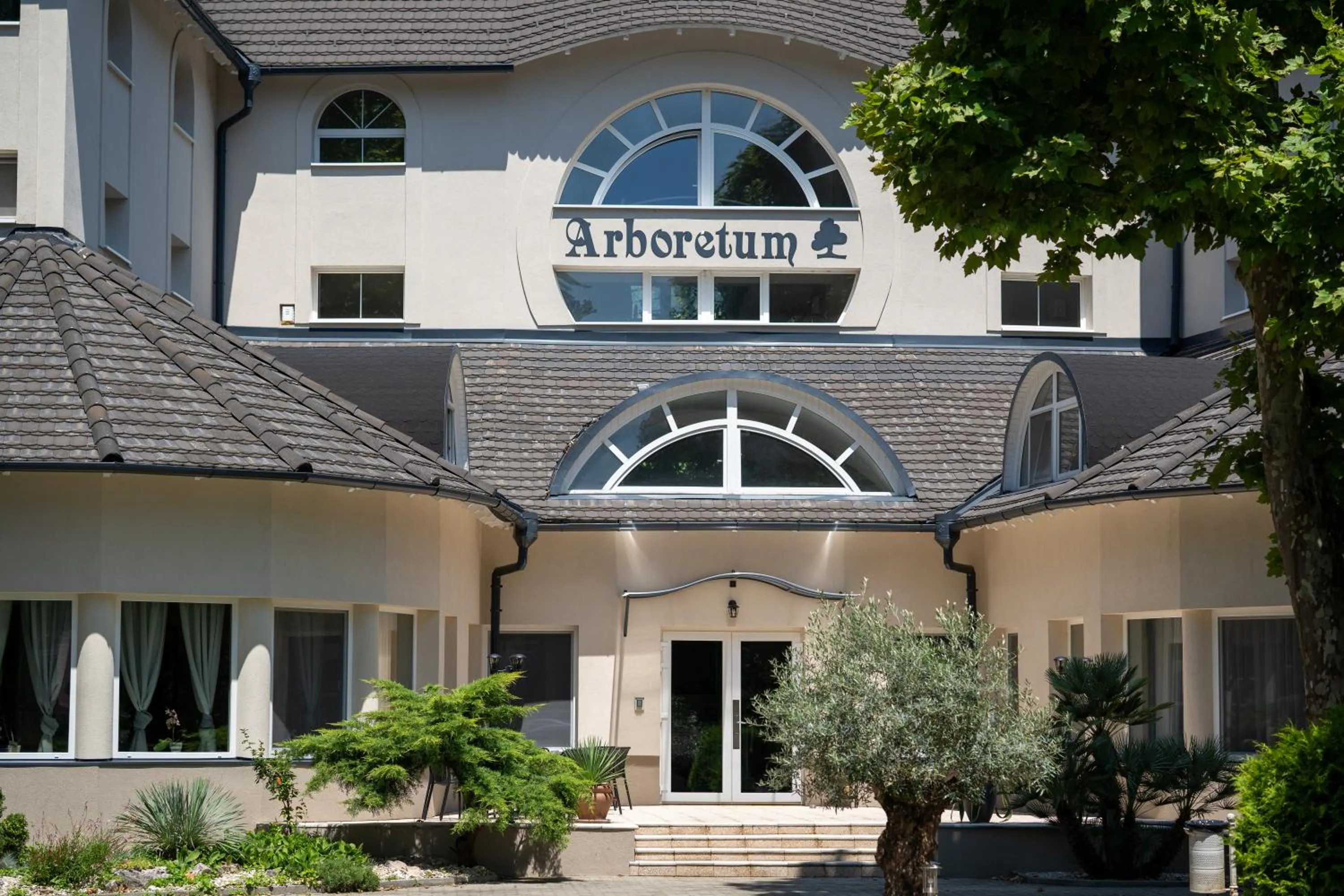 Property building in Hotel Arborétum