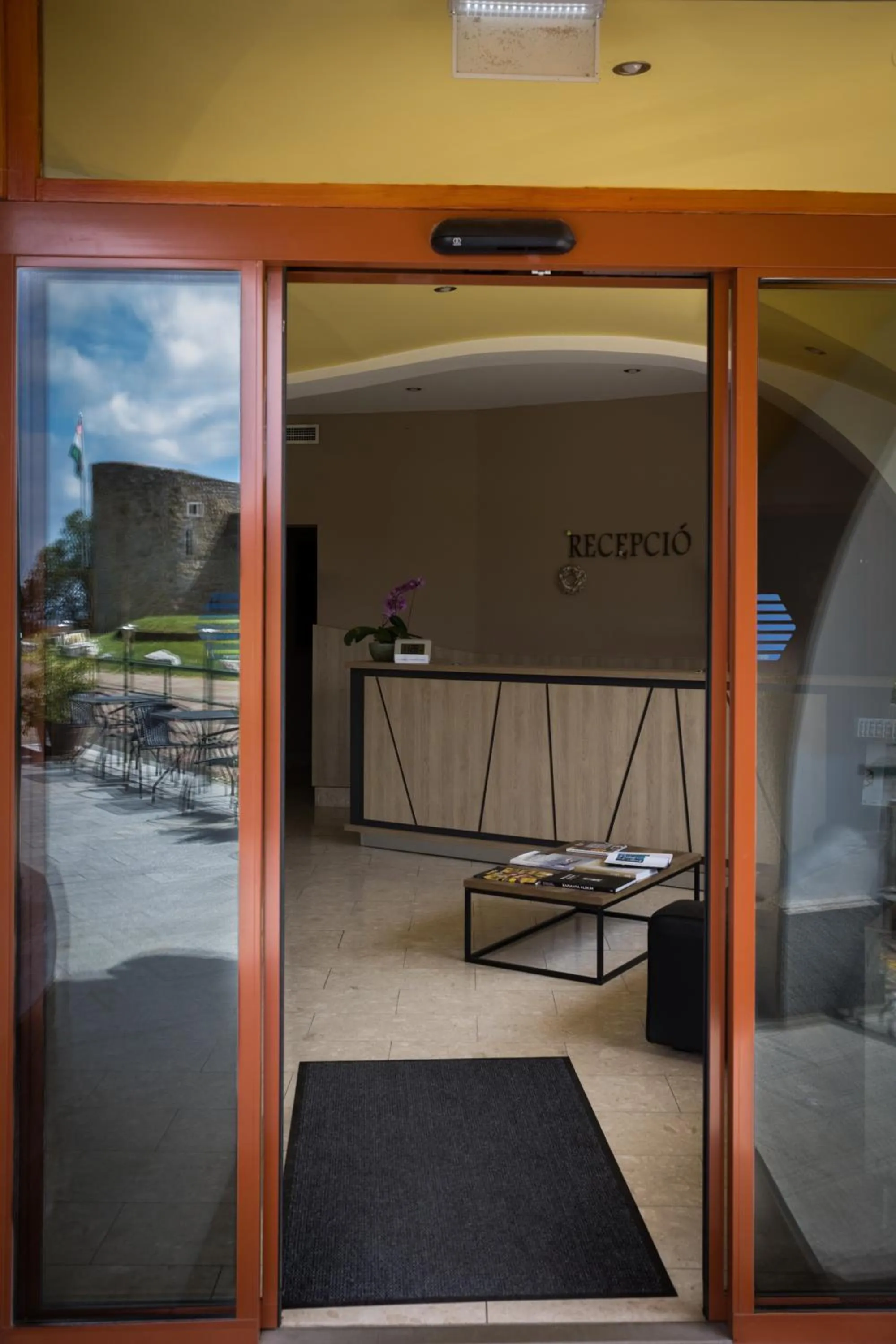 Facade/entrance in Sándor Hotel