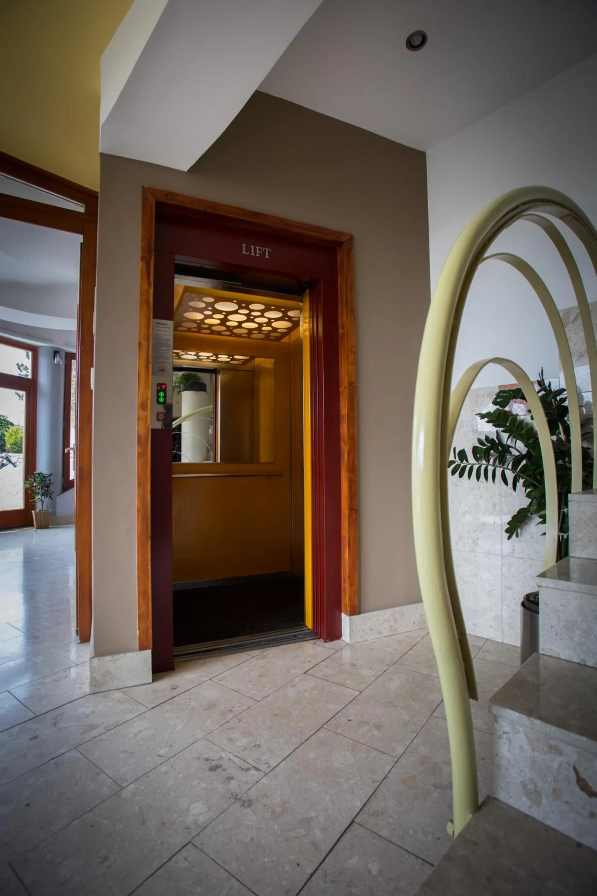 elevator in Sándor Hotel