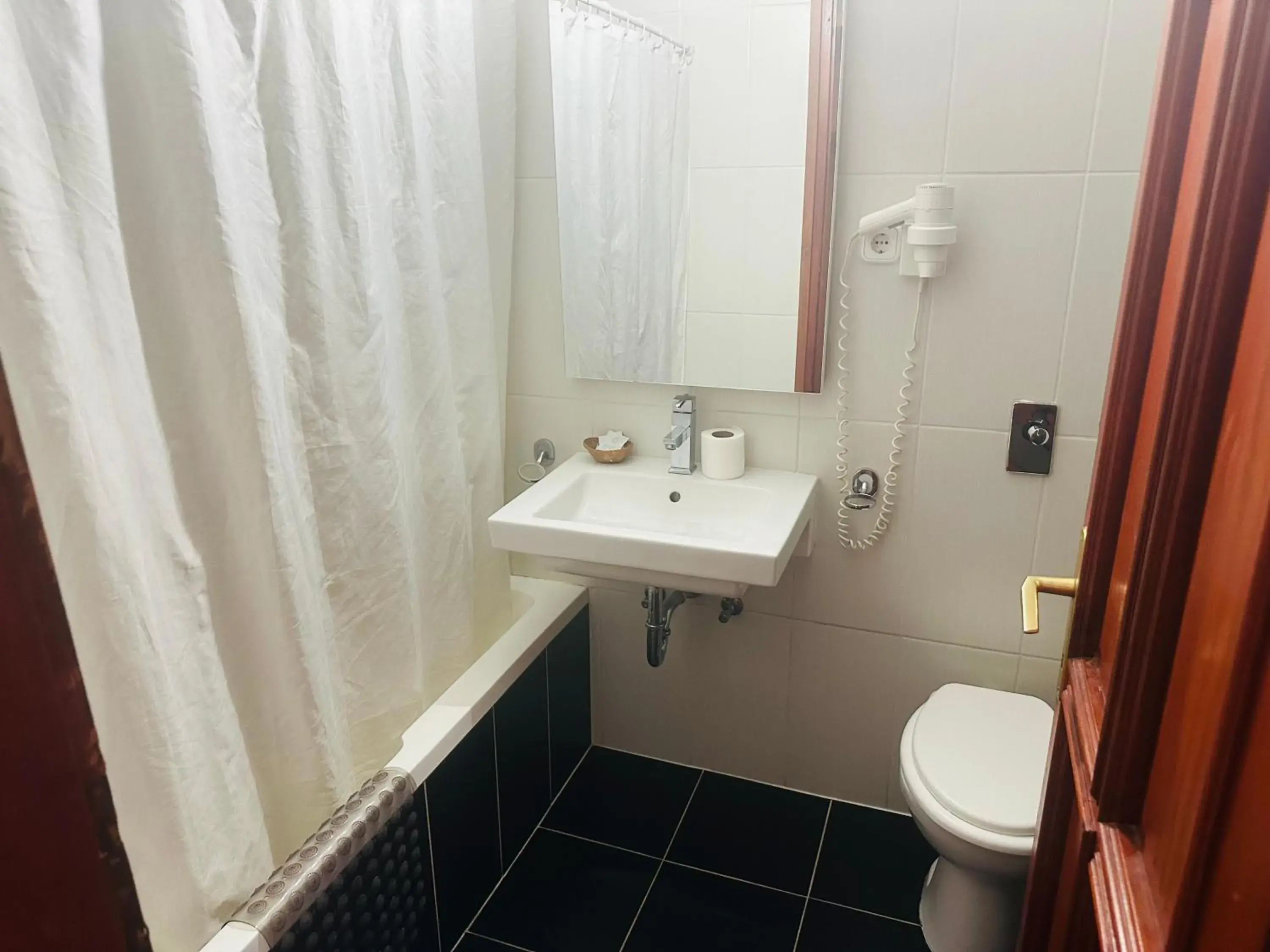 Standard Queen Room - single occupancy in Hotel Amadeus Standard Queen Room - single occupancy in Hotel Amadeus