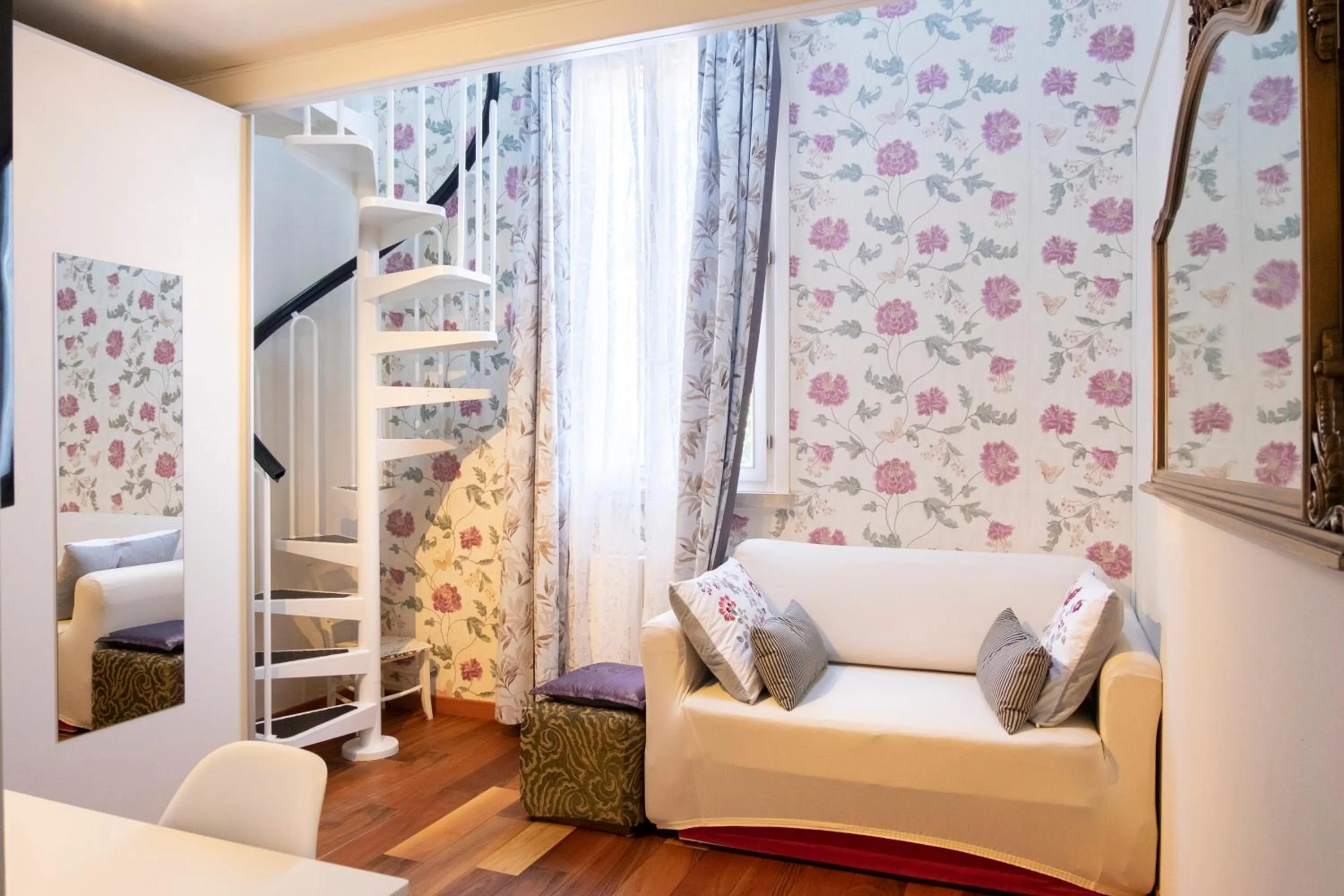 Seating area, Bed in B&B Anastagi