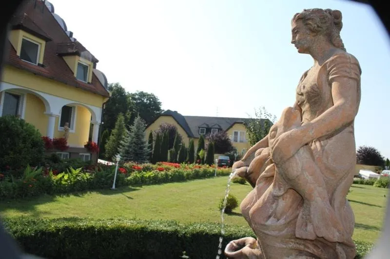 Garden in Barokk Hotel
