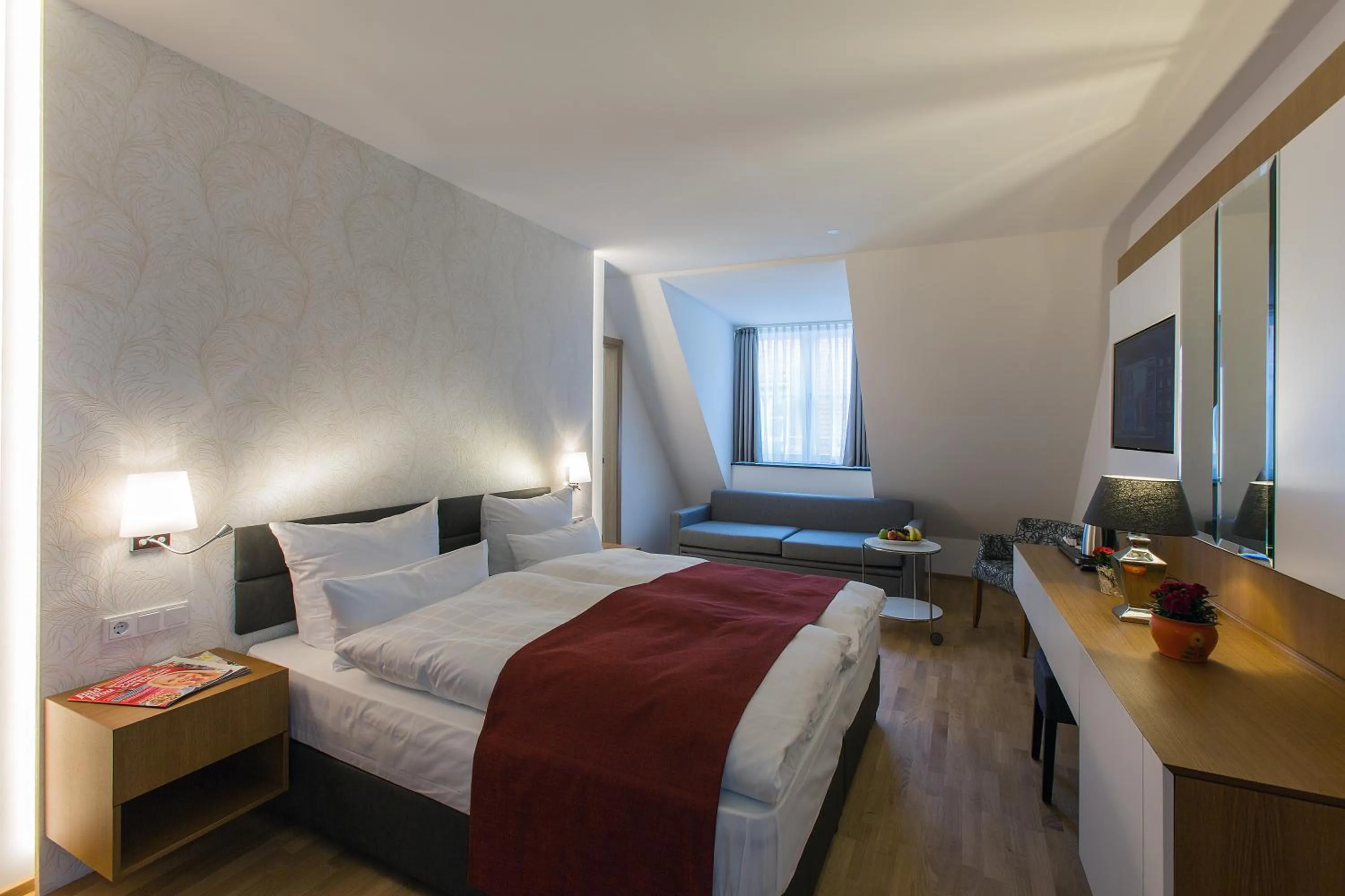 Photo of the whole room, Bed in Hotel am Schrannenplatz
