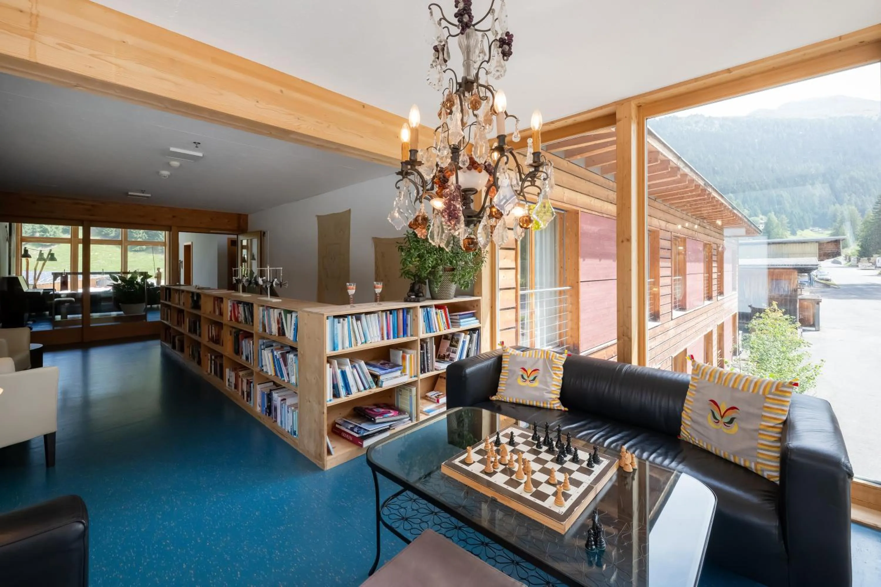 Communal lounge/ TV room in Shima-Davos