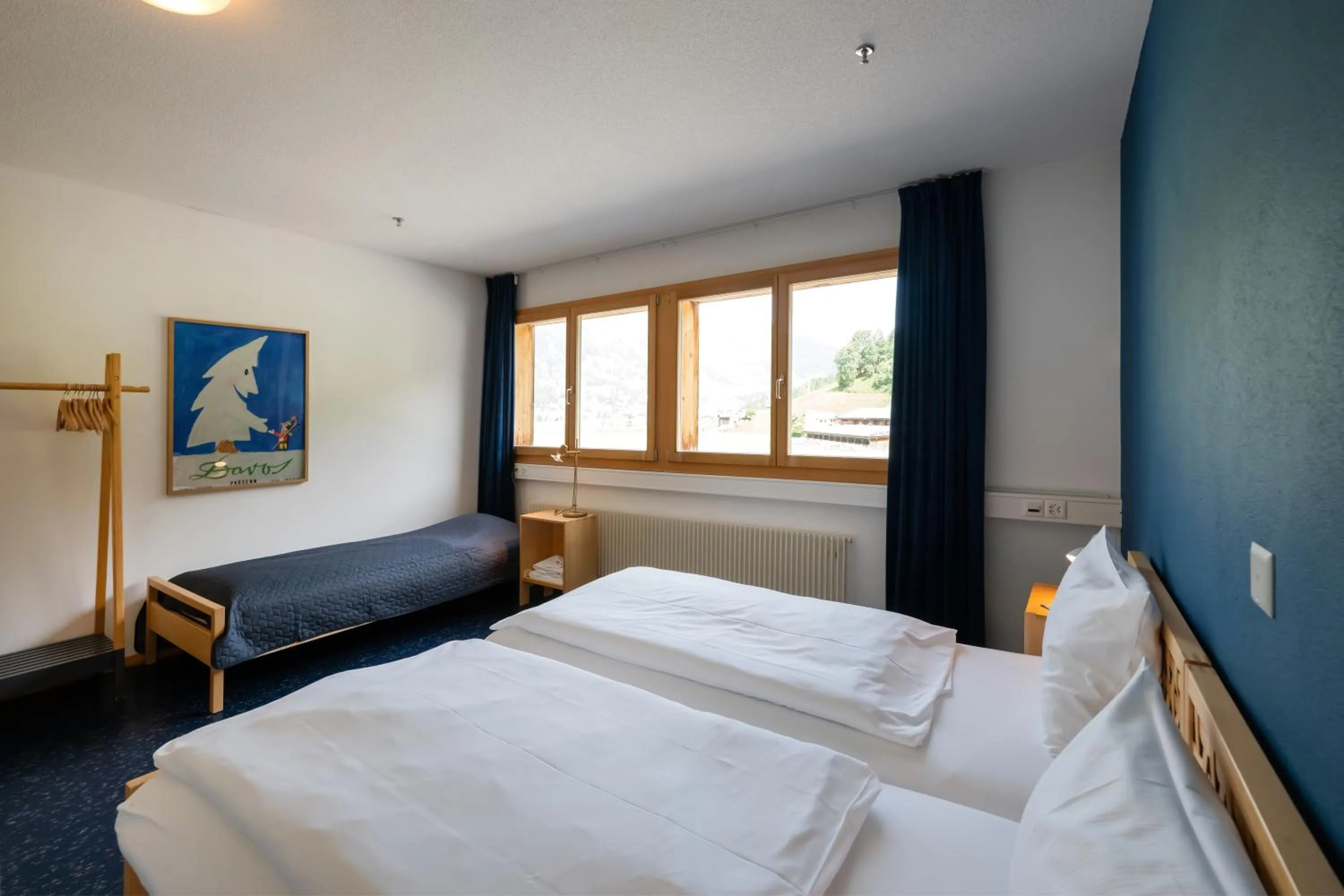 Photo of the whole room, Bed in Shima-Davos