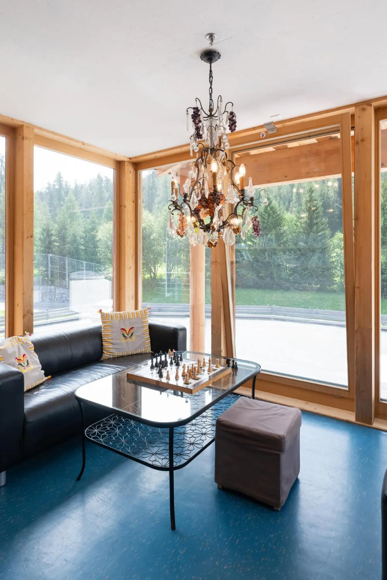 Communal lounge/ TV room in Shima-Davos