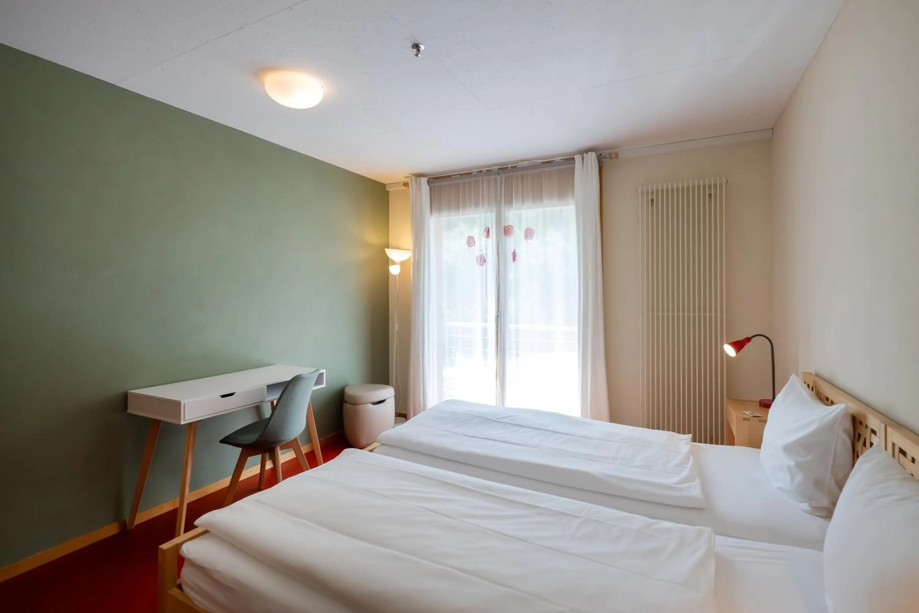 Photo of the whole room, Bed in Shima-Davos