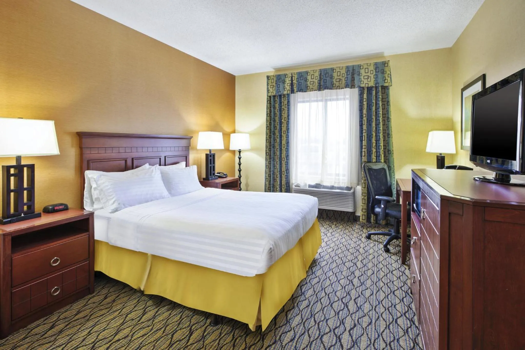 Photo of the whole room, Bed in Holiday Inn Express Hotel & Suites - Belleville Area by IHG