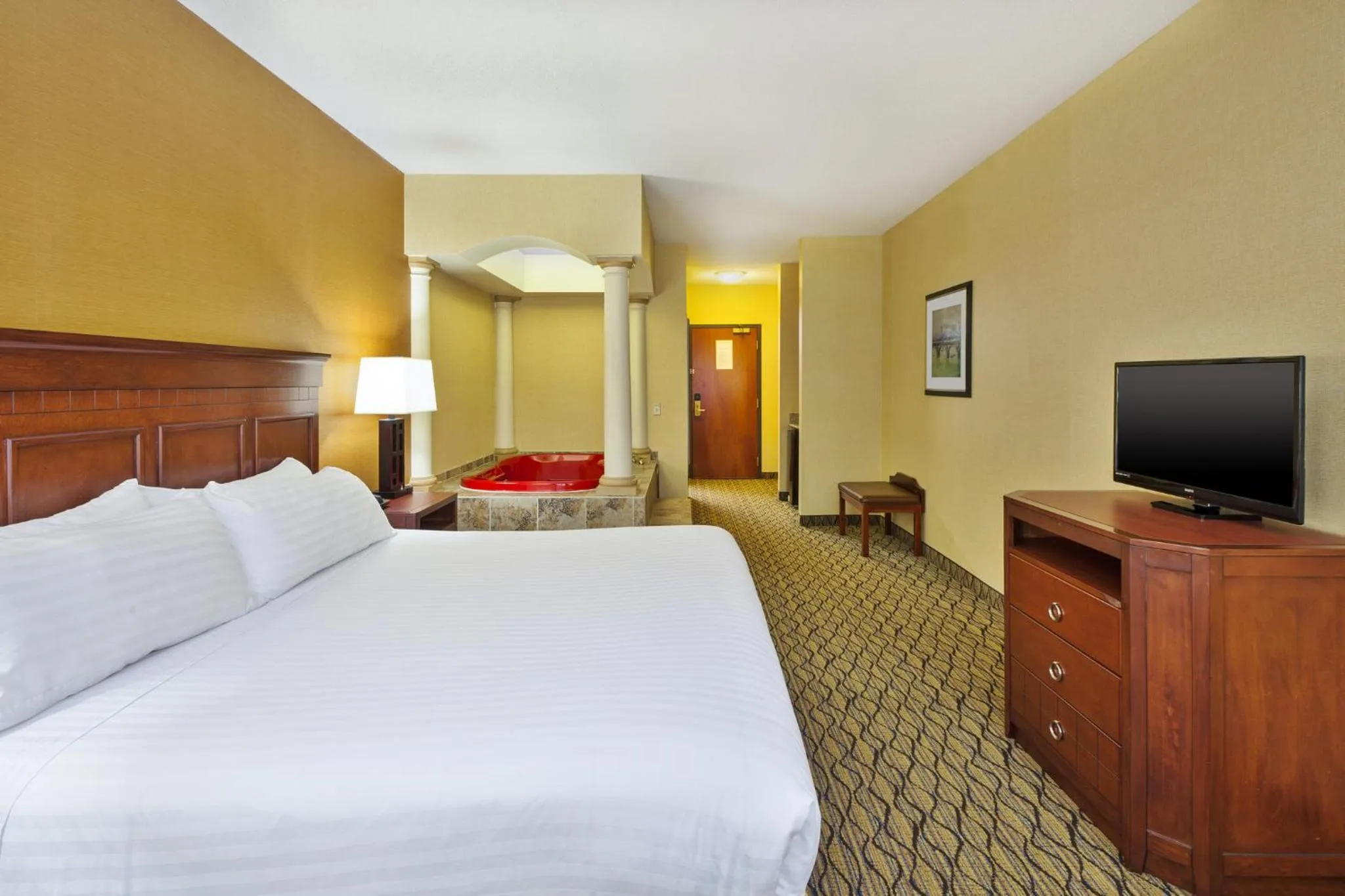 Photo of the whole room, Bed in Holiday Inn Express Hotel & Suites - Belleville Area by IHG
