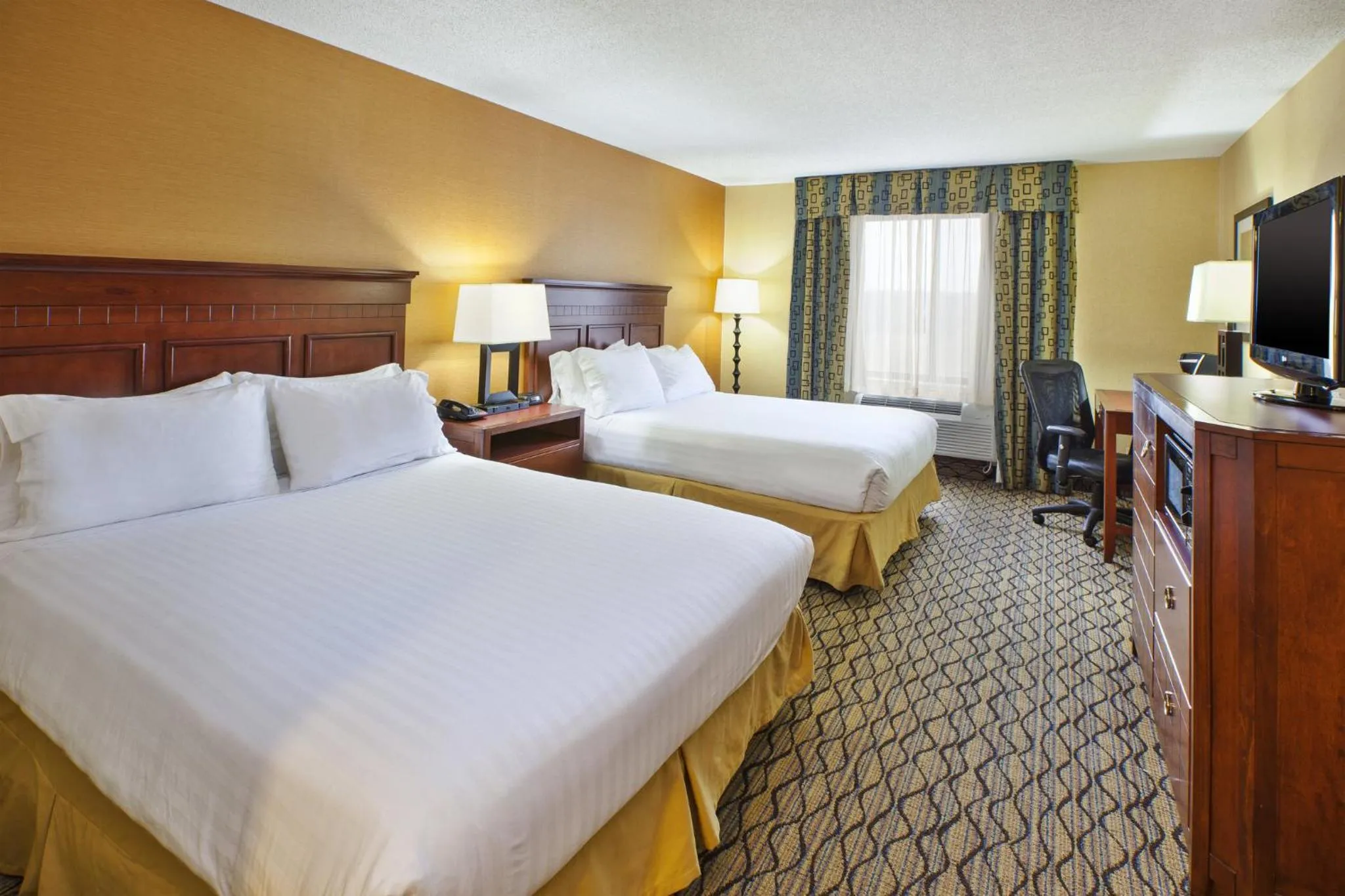 Photo of the whole room, Bed in Holiday Inn Express Hotel & Suites - Belleville Area by IHG