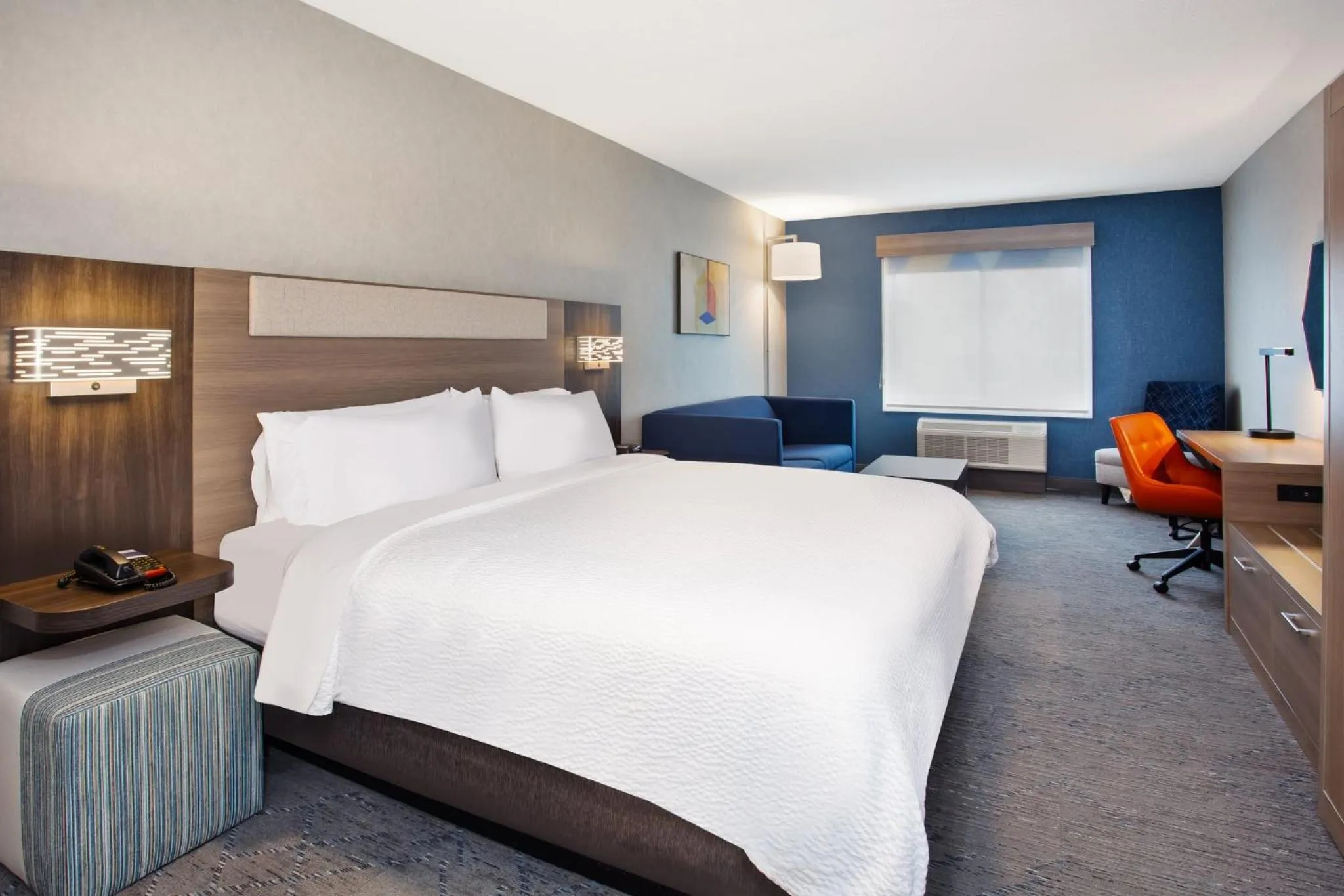 Photo of the whole room, Bed in Holiday Inn Express Hotel & Suites - Belleville Area by IHG