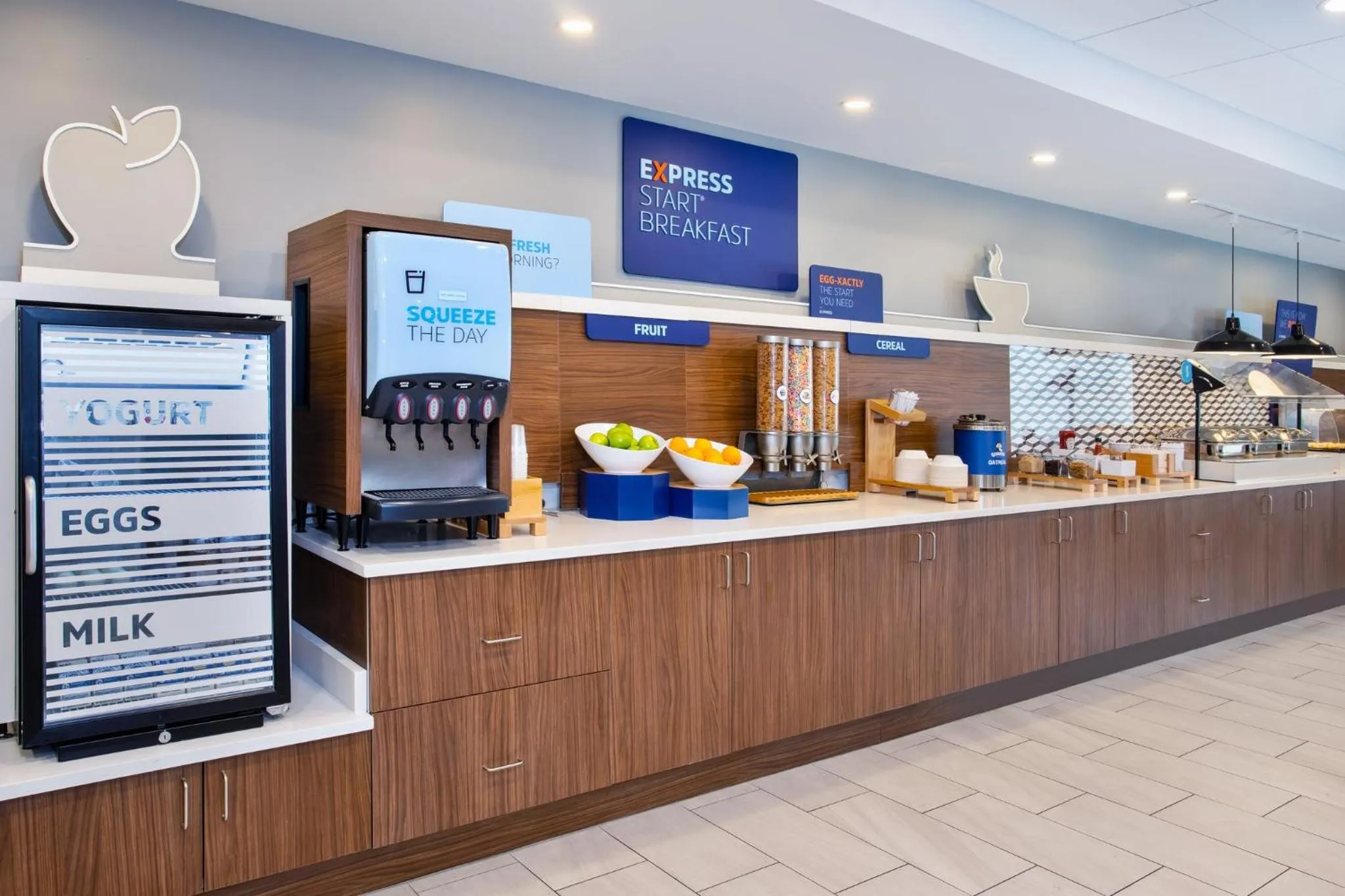 Breakfast in Holiday Inn Express Hotel & Suites - Belleville Area by IHG
