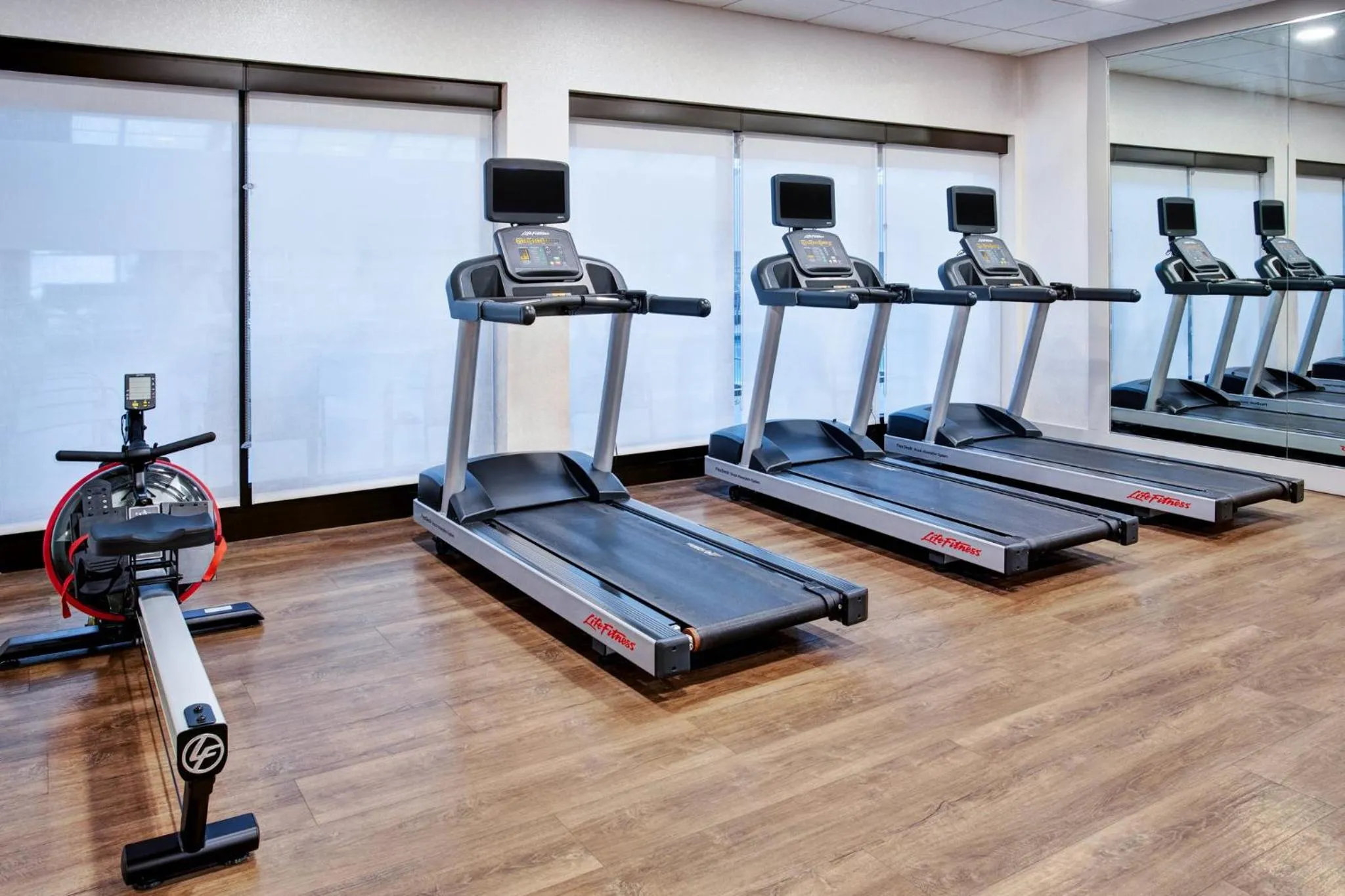 Spa and wellness centre/facilities in Holiday Inn Express Hotel & Suites - Belleville Area by IHG