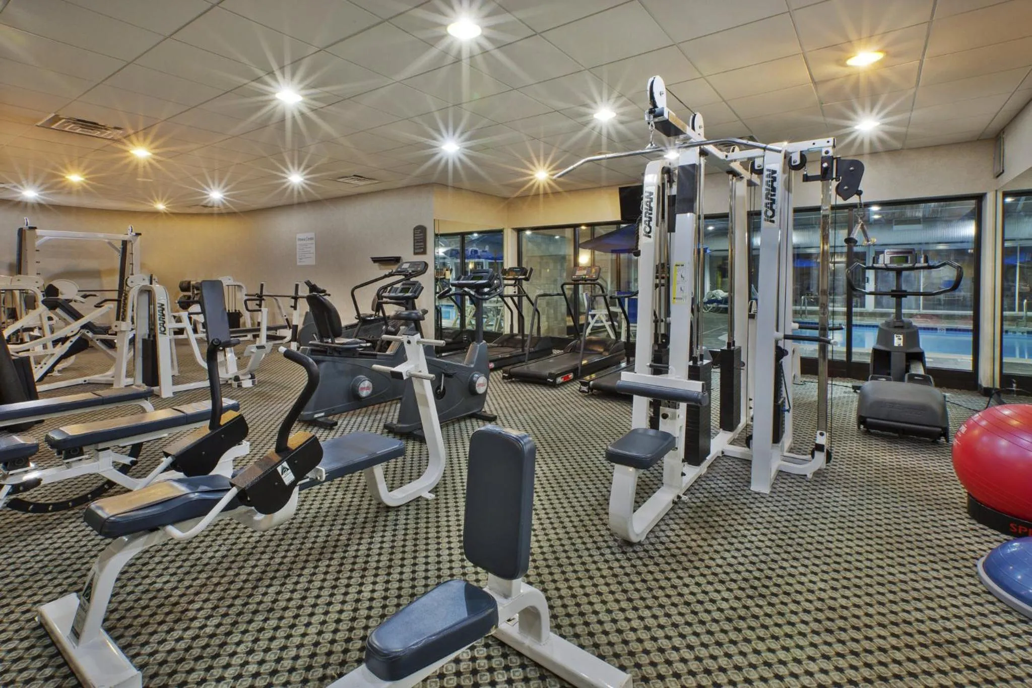 Fitness centre/facilities in Holiday Inn Express Hotel & Suites - Belleville Area by IHG