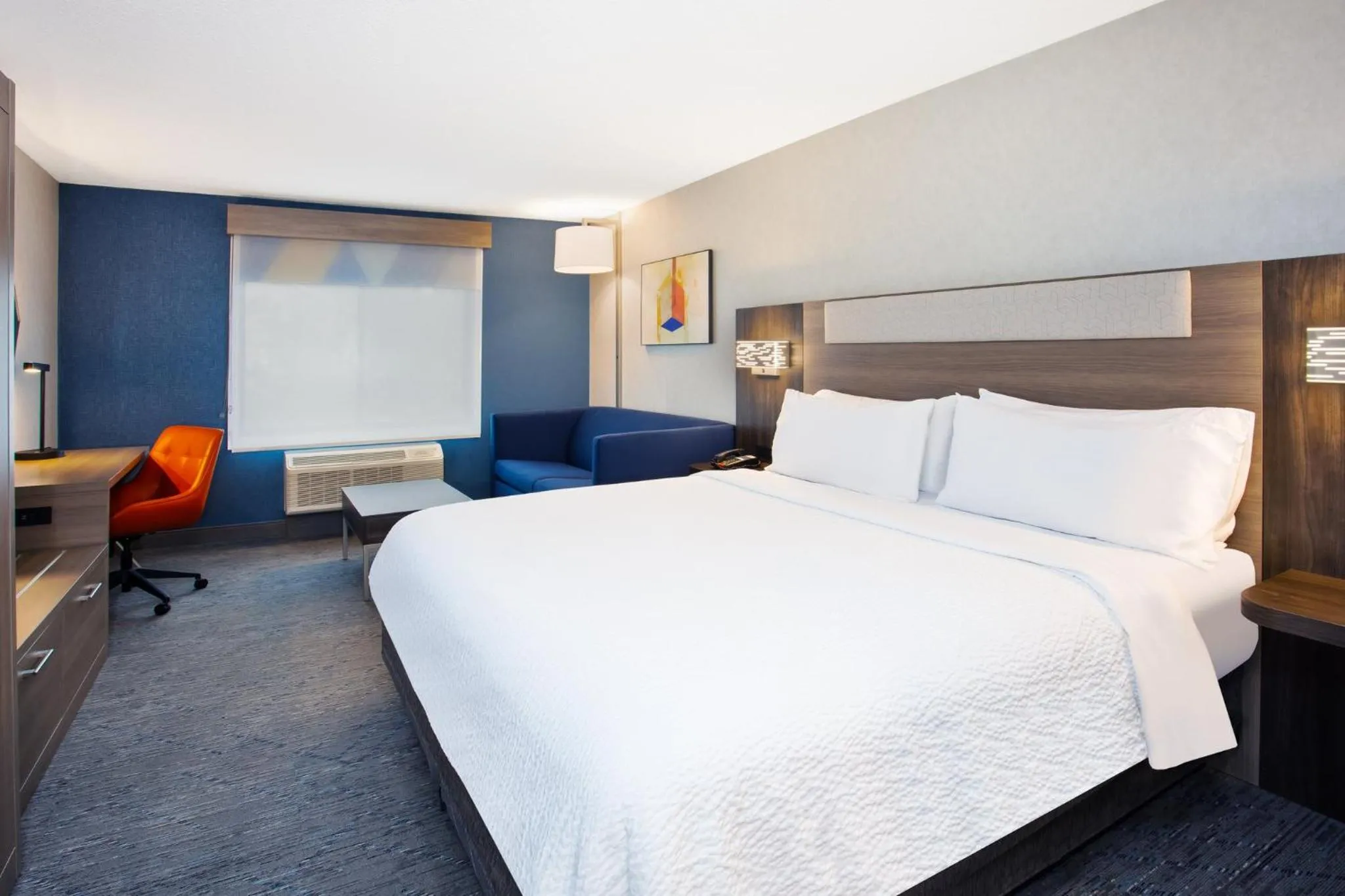 Photo of the whole room, Bed in Holiday Inn Express Hotel & Suites - Belleville Area by IHG