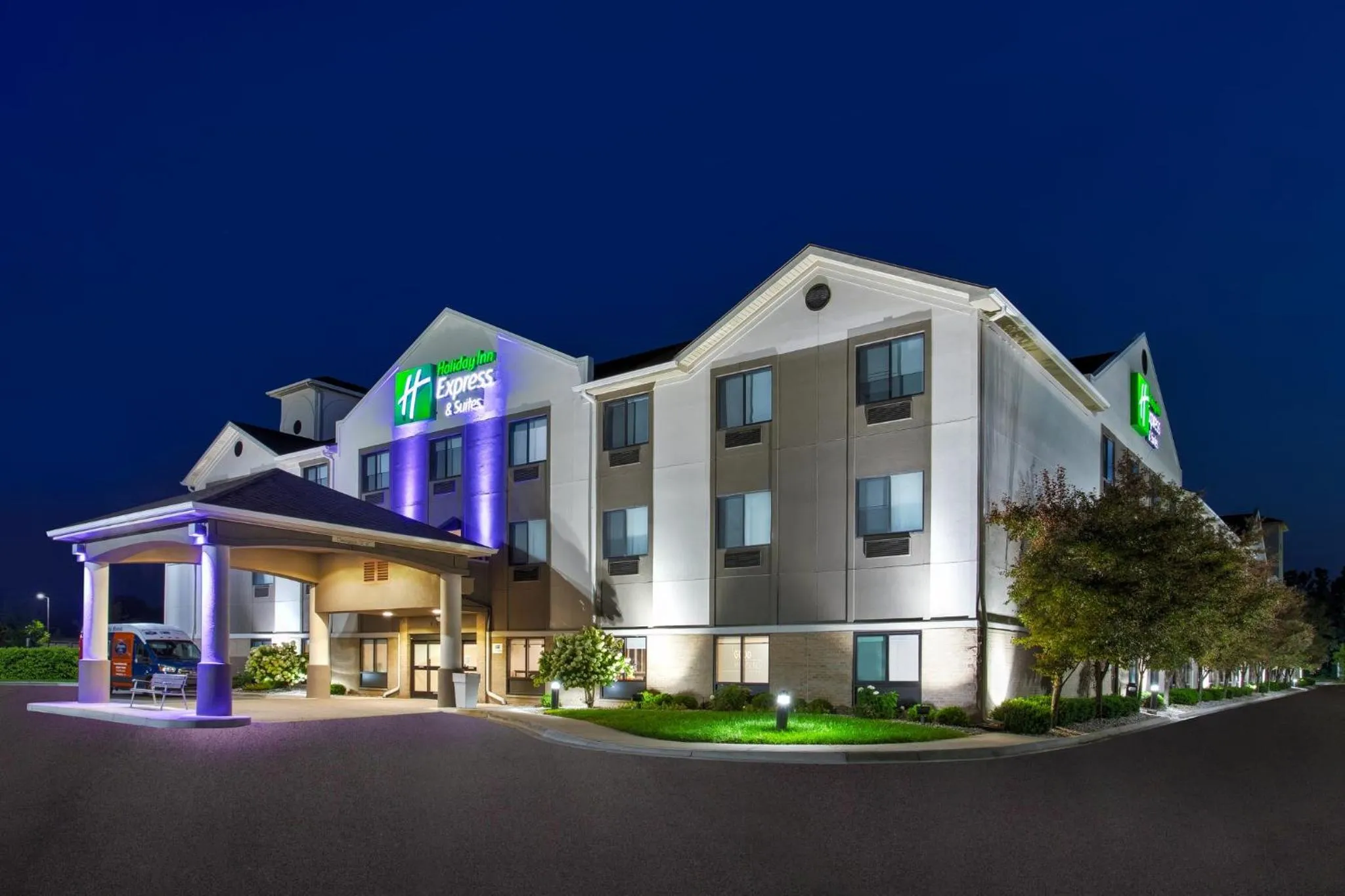 Property building in Holiday Inn Express Hotel & Suites - Belleville Area by IHG
