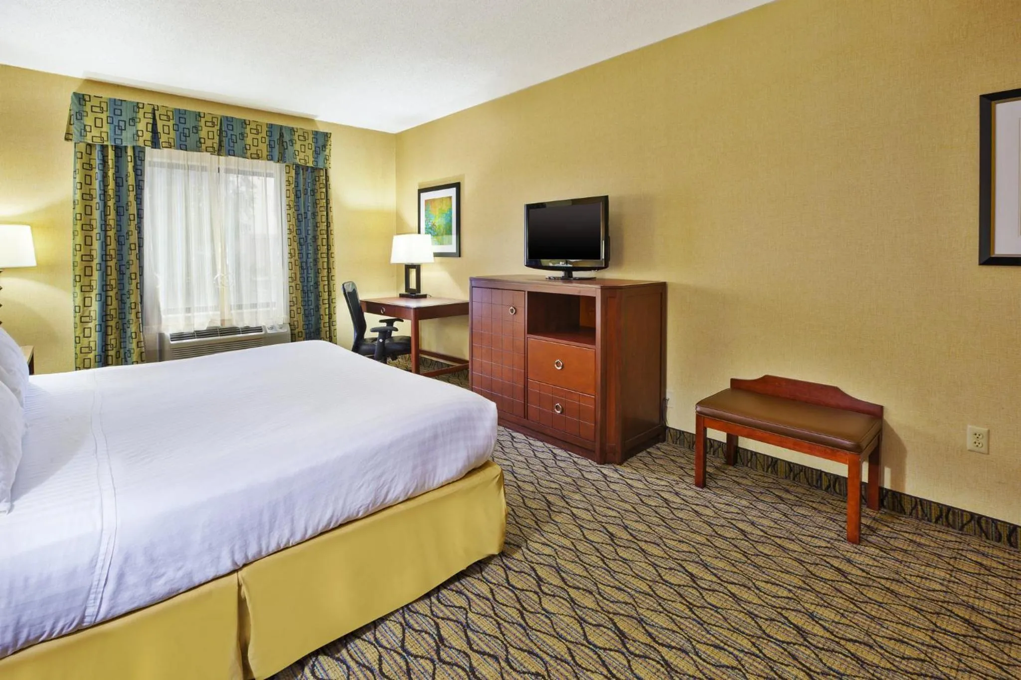 Photo of the whole room, Bed in Holiday Inn Express Hotel & Suites - Belleville Area by IHG