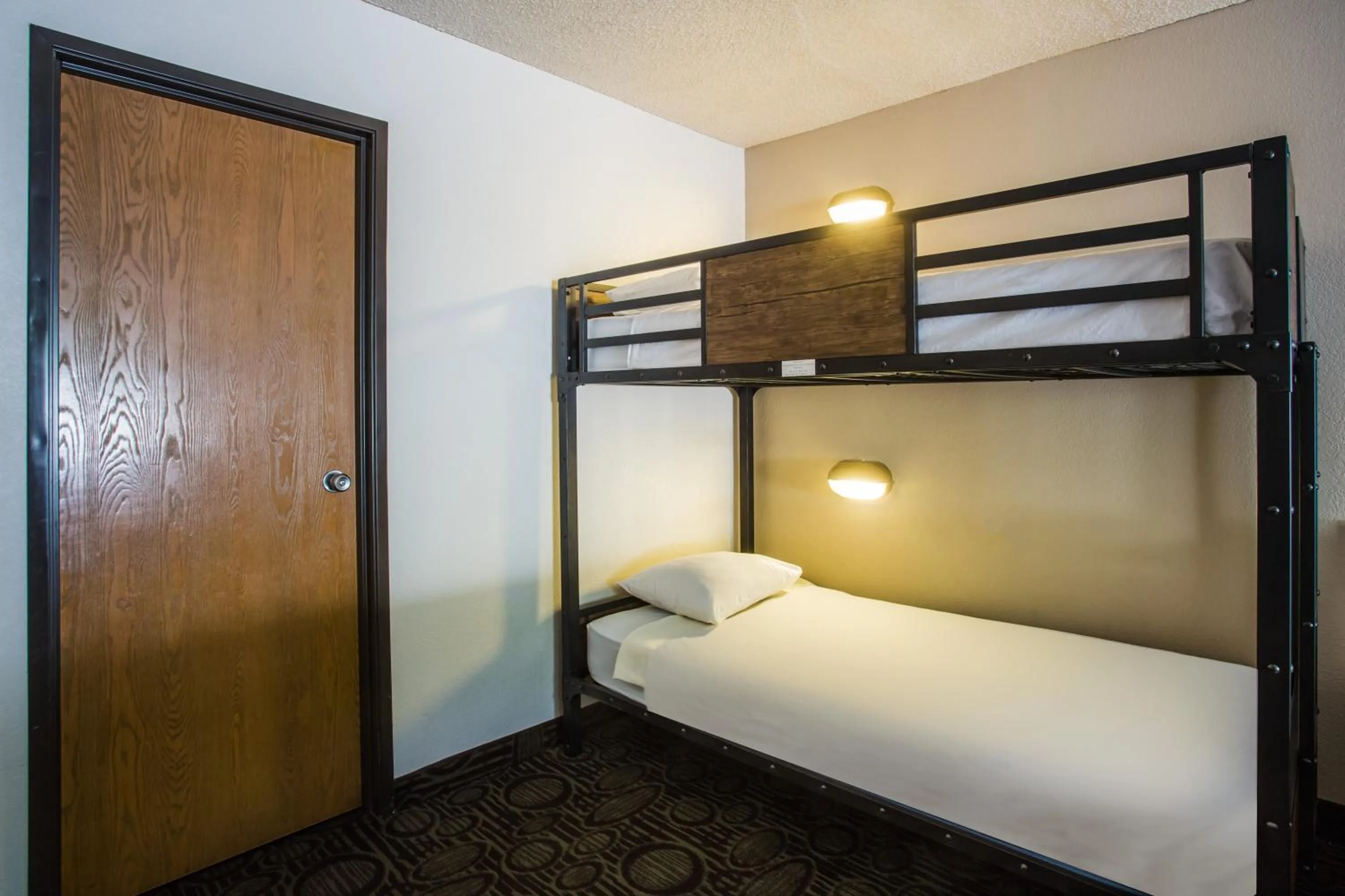 Staff, Bed in Super 8 by Wyndham Flagstaff