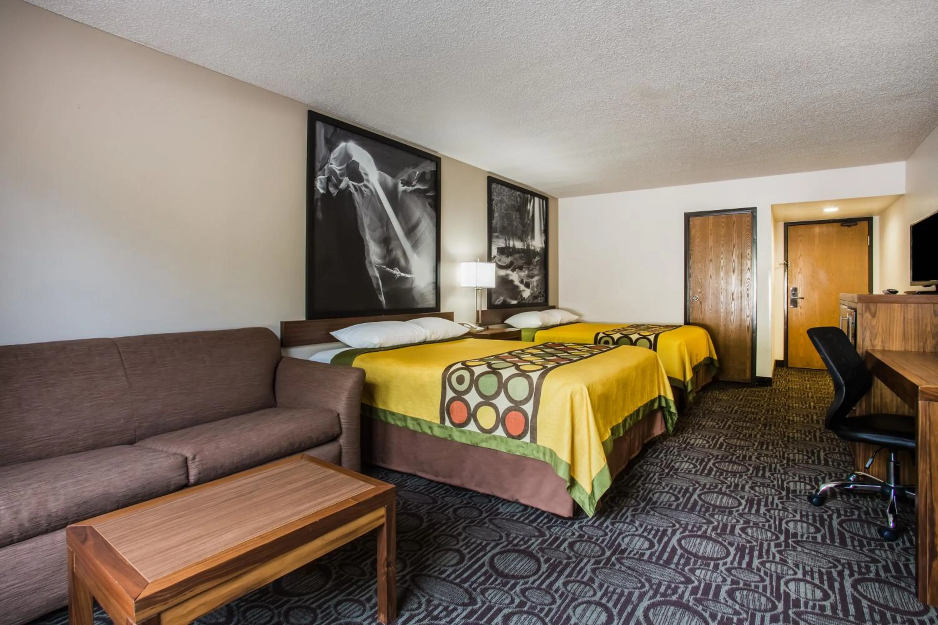 Property building, Bed in Super 8 by Wyndham Flagstaff